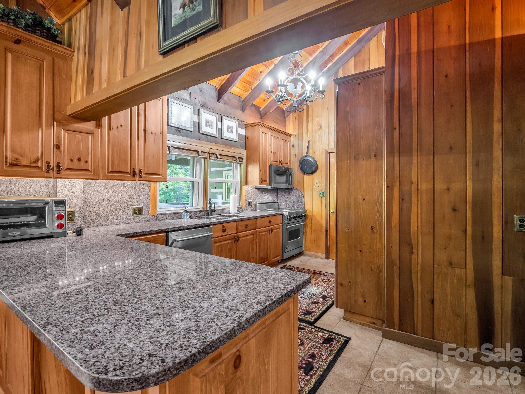 980 Mountain Forest Drive Property Photo 15