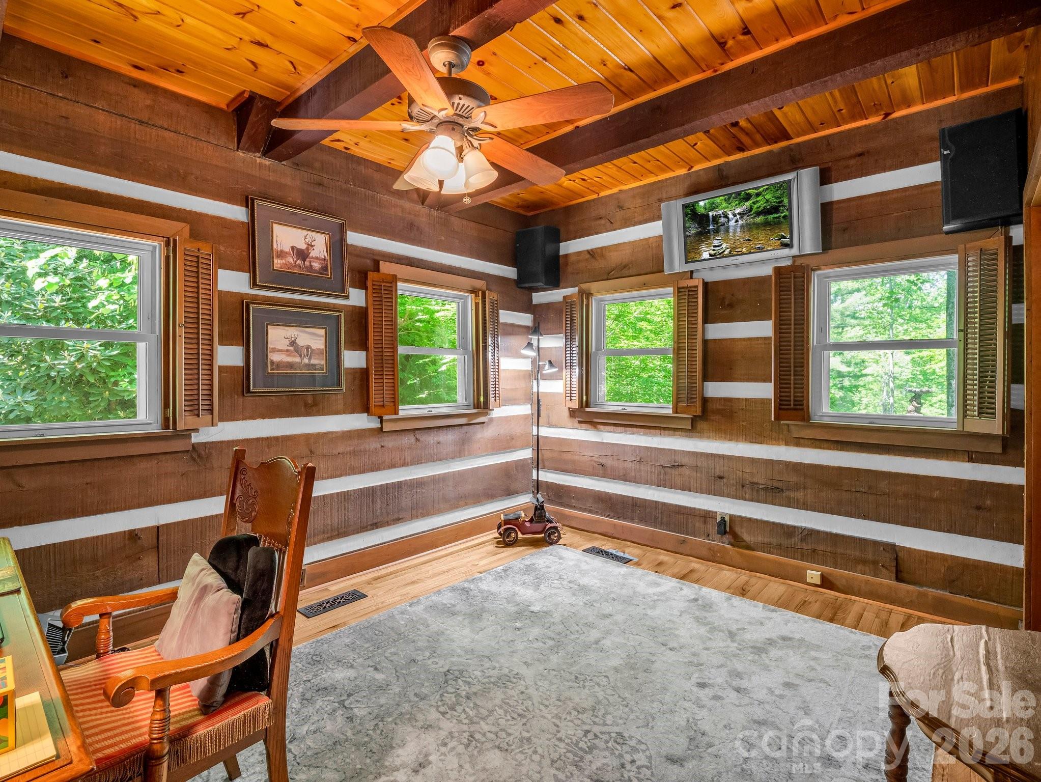 980 Mountain Forest Drive Property Photo 22