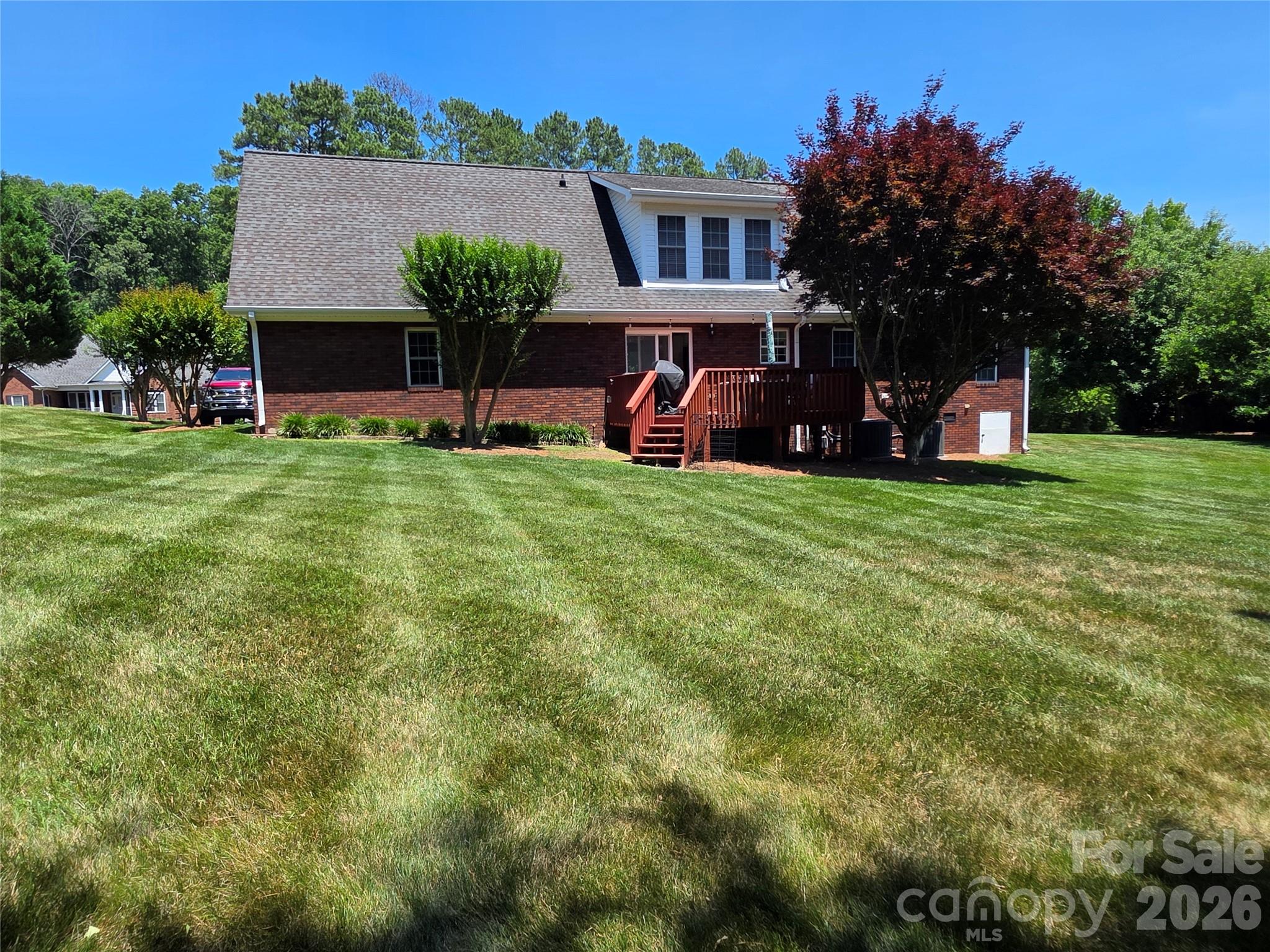 305 Imperial Way Property Photo 4