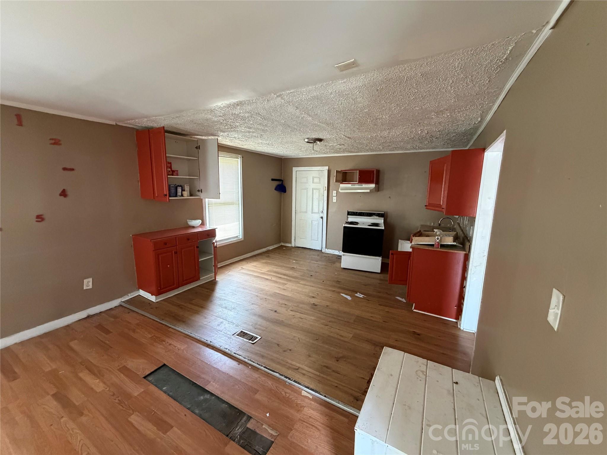 2528 Gardner Street Property Photo 3