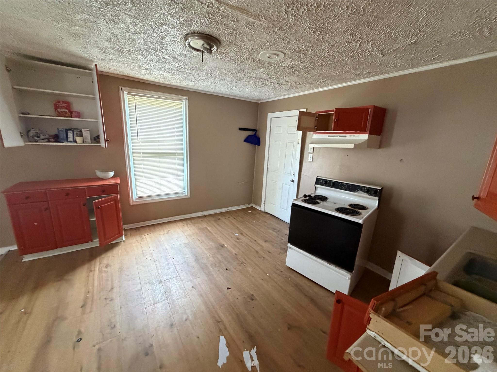 2528 Gardner Street Property Photo 4