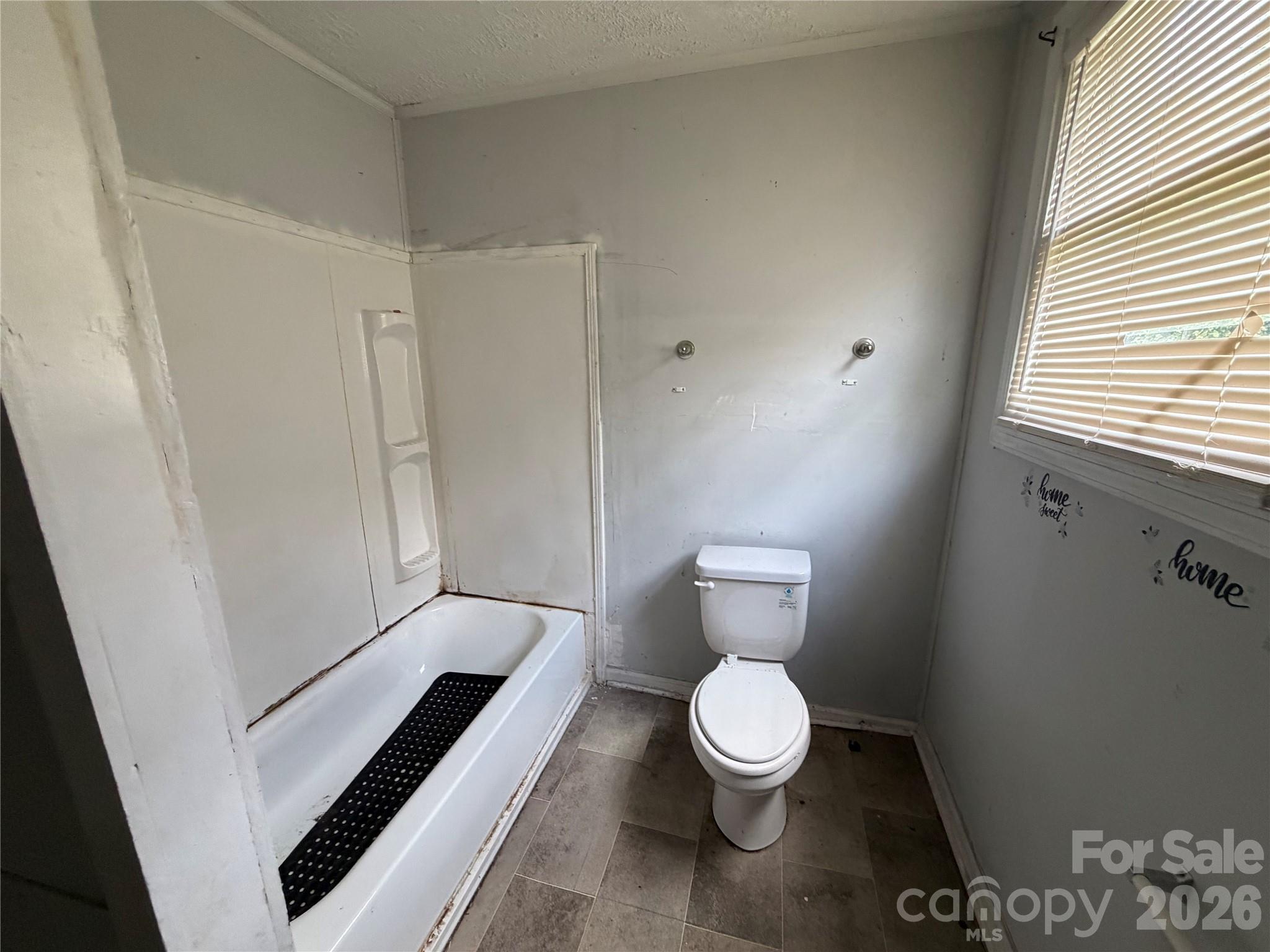 2528 Gardner Street Property Photo 7
