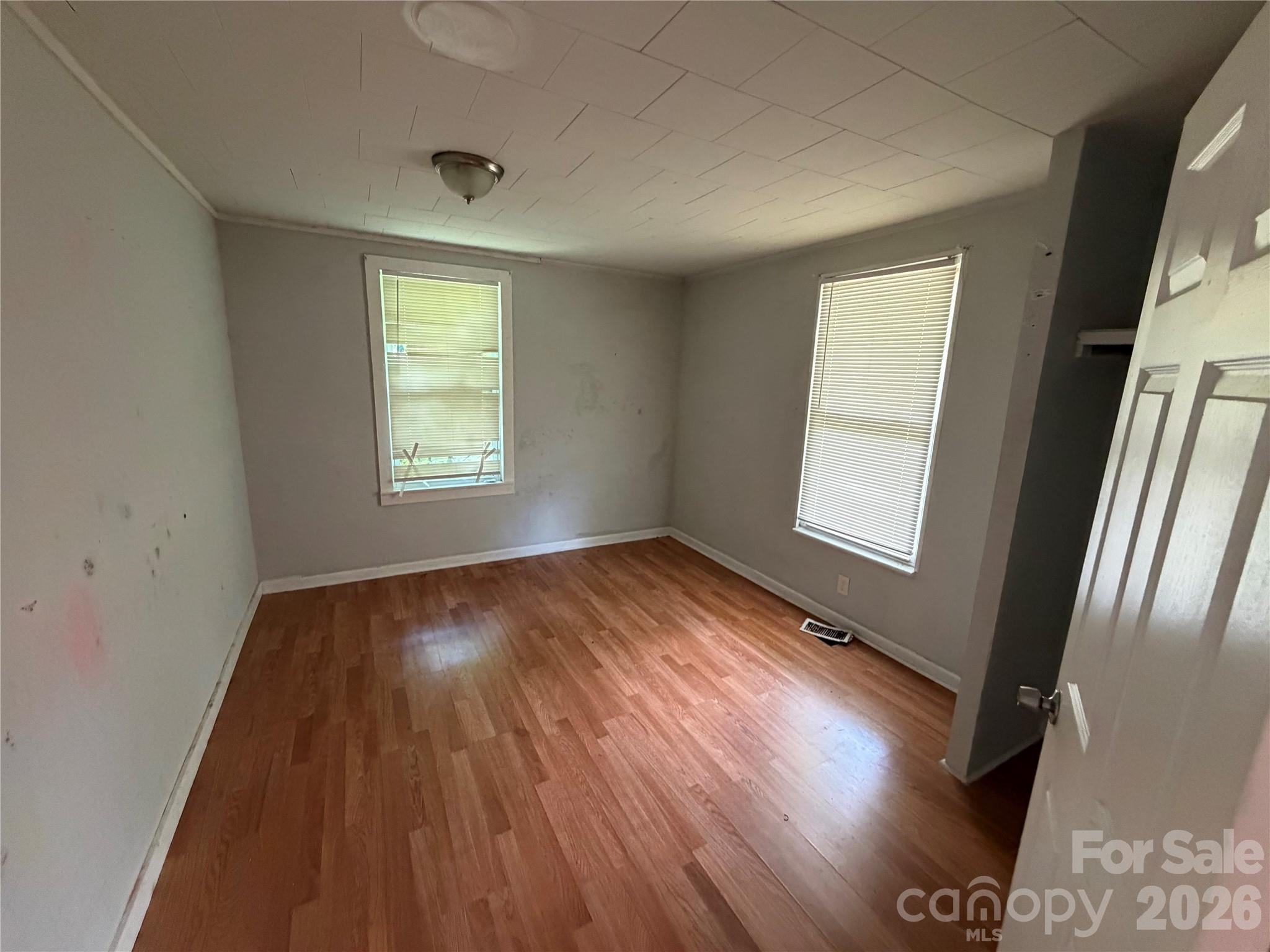 2528 Gardner Street Property Photo 8