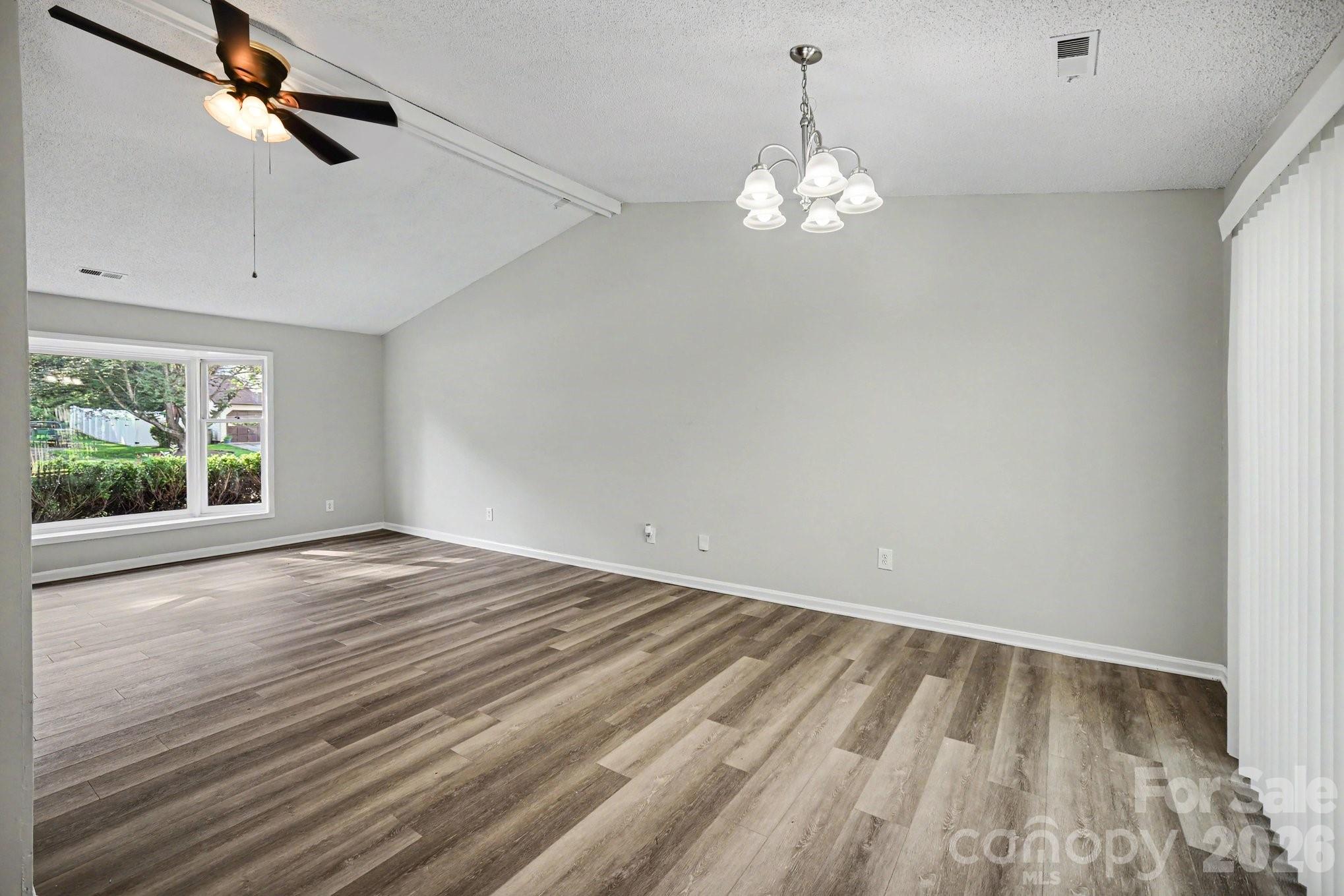 1530 Teddington Drive Property Photo 8
