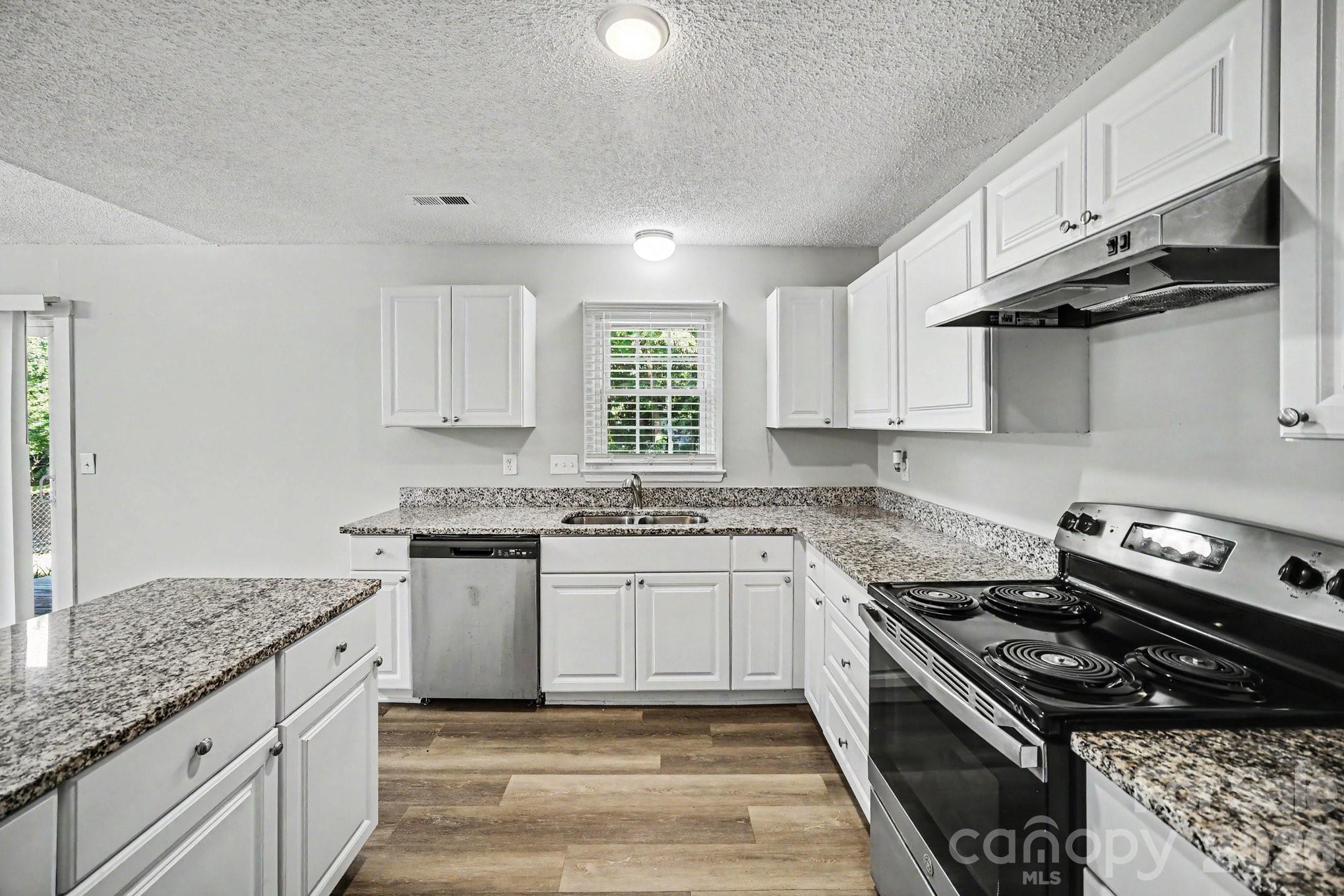 1530 Teddington Drive Property Photo 13