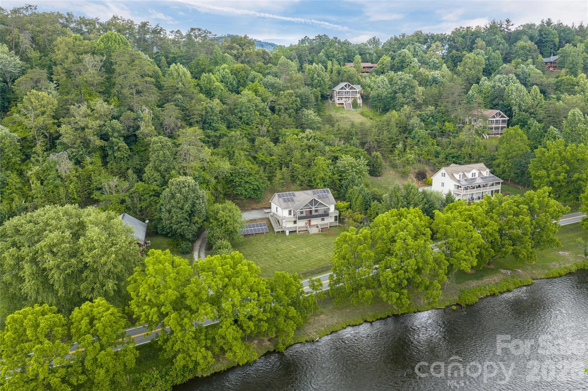 980 S River Road Property Photo 7