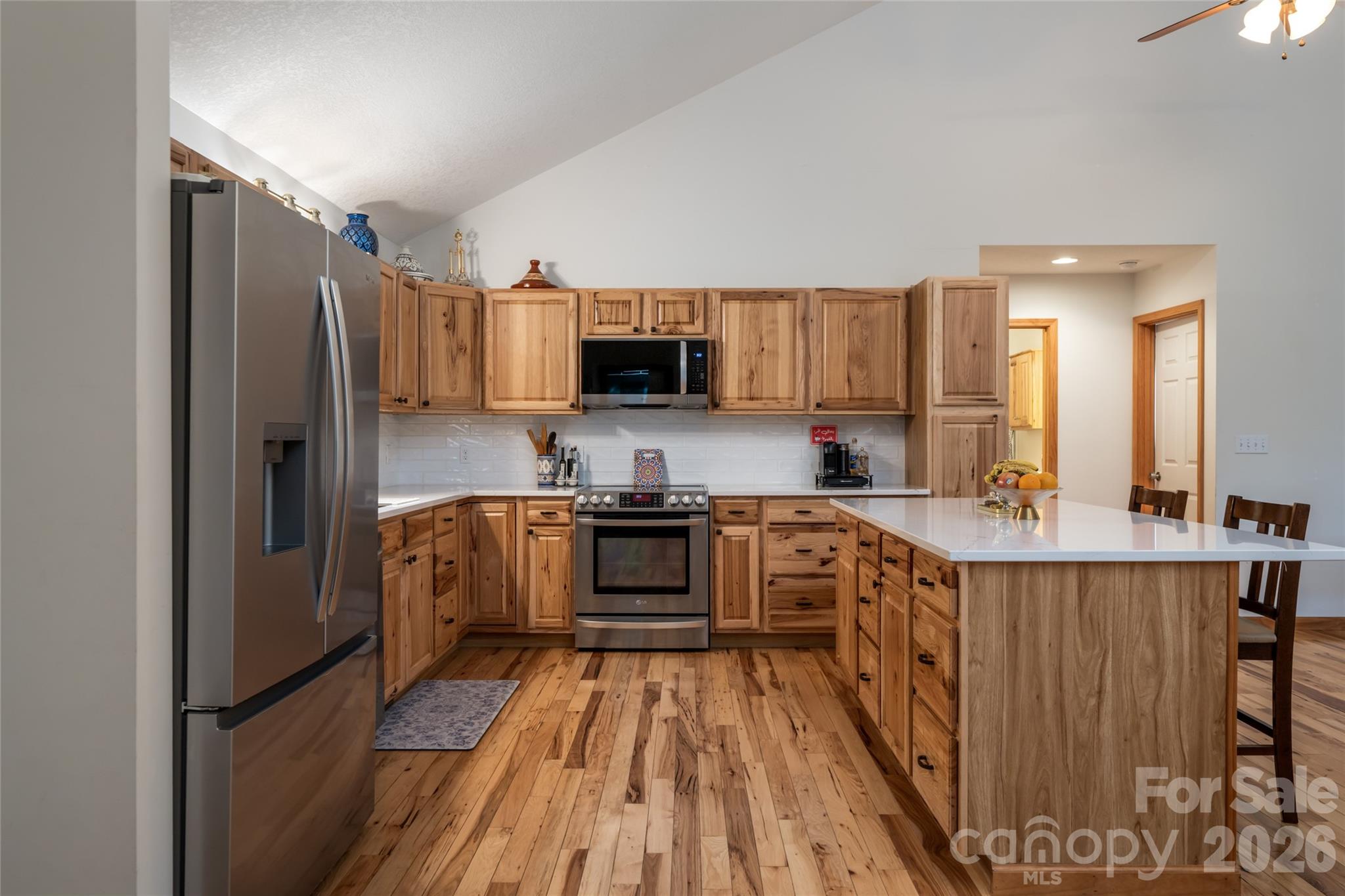 980 S River Road Property Photo 11