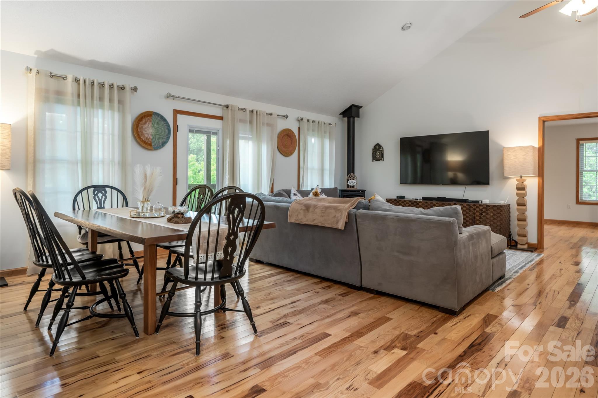980 S River Road Property Photo 12
