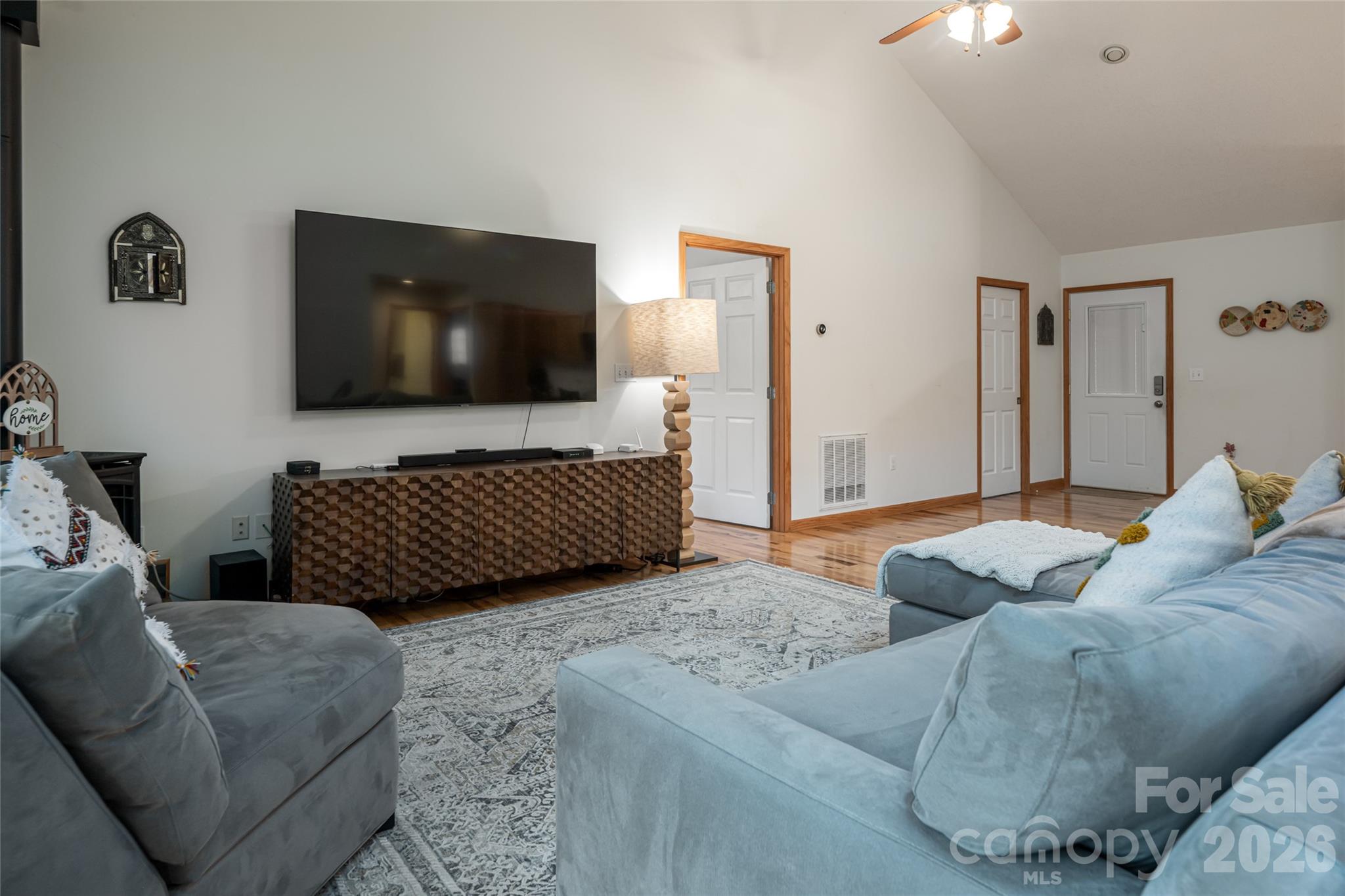 980 S River Road Property Photo 14