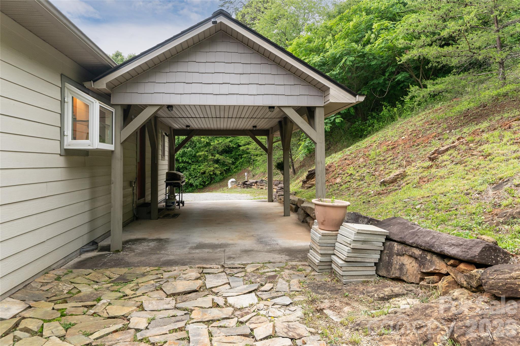 980 S River Road Property Photo 43