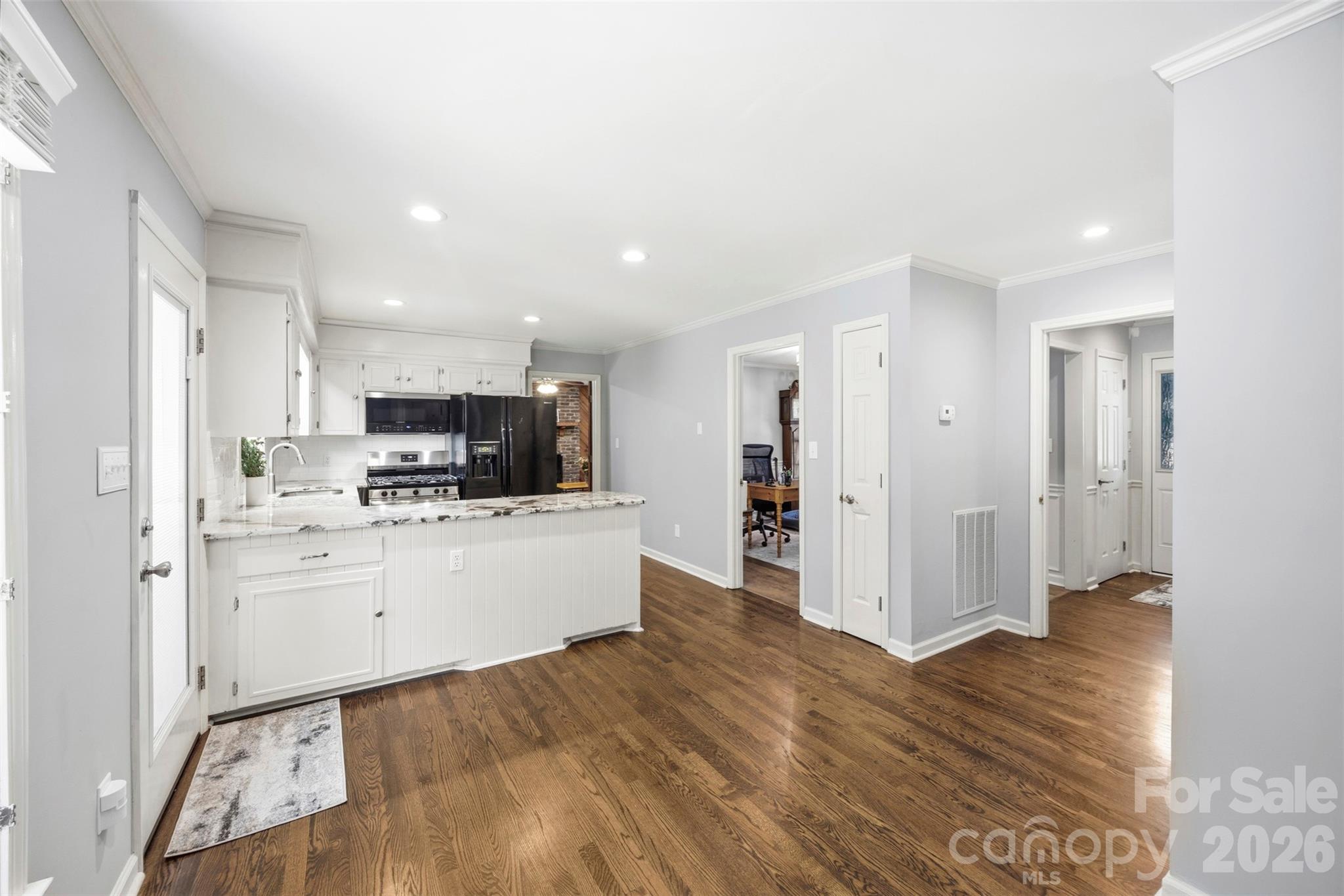 2106 Kings Drive Property Photo 9