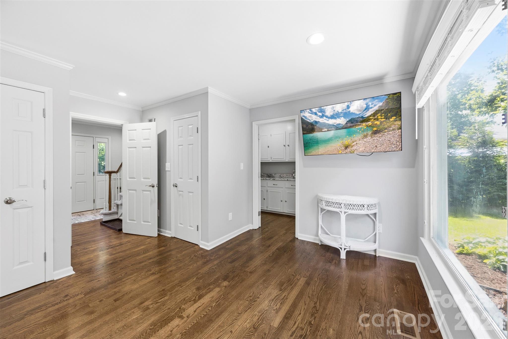 2106 Kings Drive Property Photo 11