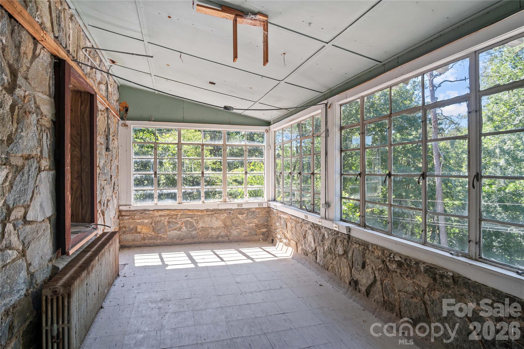 330 Carolina Drive Property Photo 11