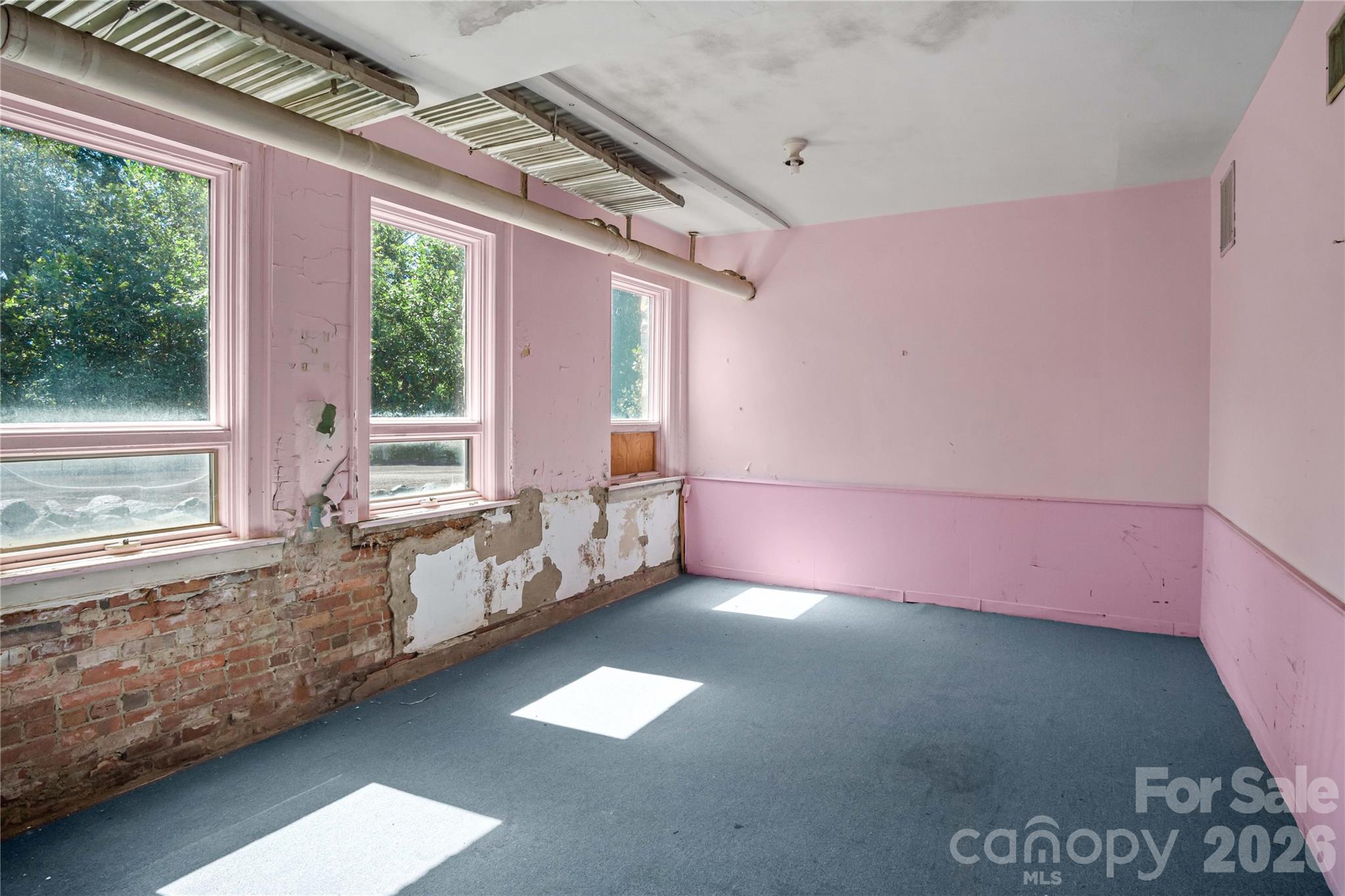 330 Carolina Drive Property Photo 24
