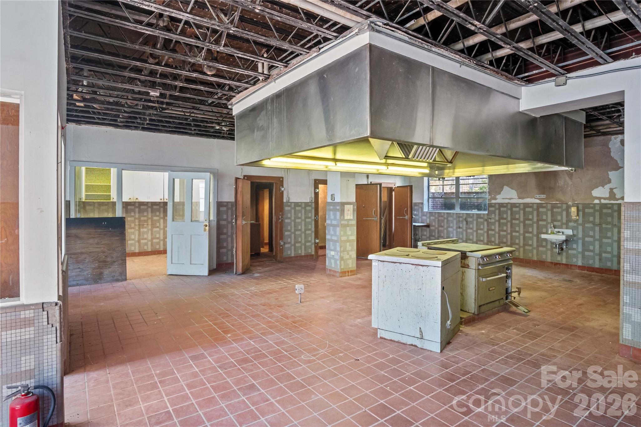 330 Carolina Drive Property Photo 28