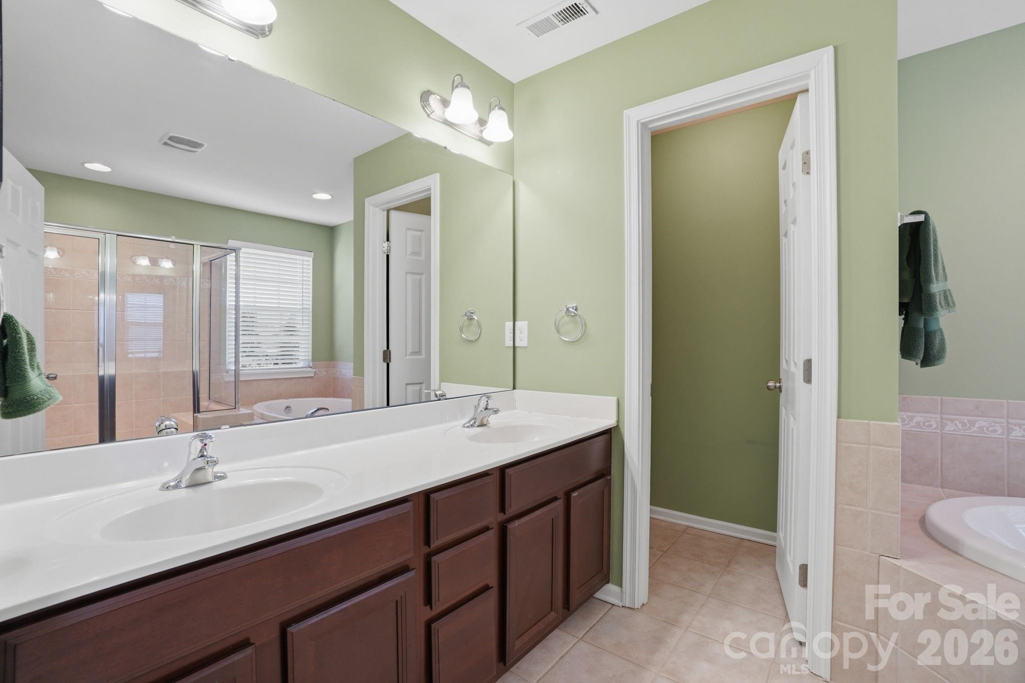 8157 Bridgegate Drive Property Photo 17