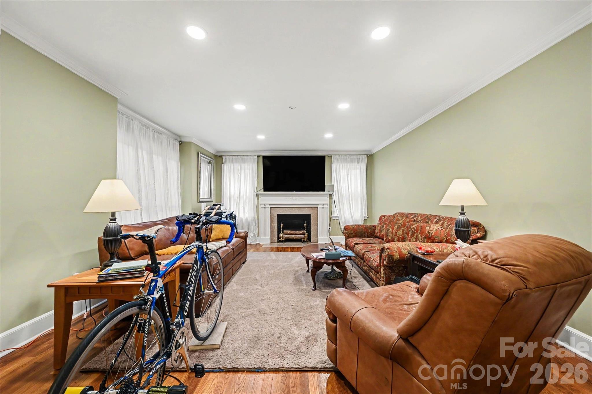 855 W Marion Street Property Photo 5