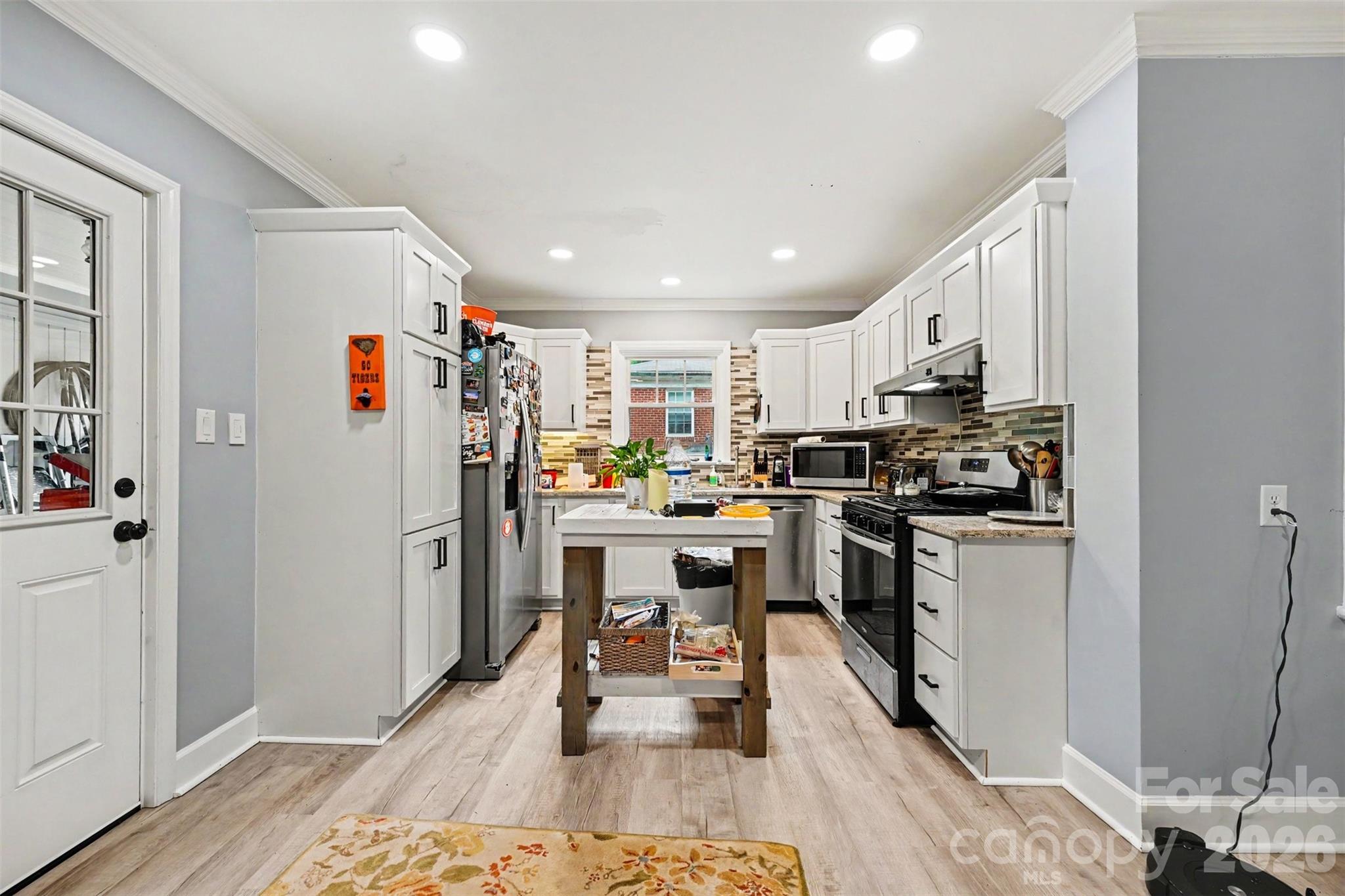 855 W Marion Street Property Photo 8