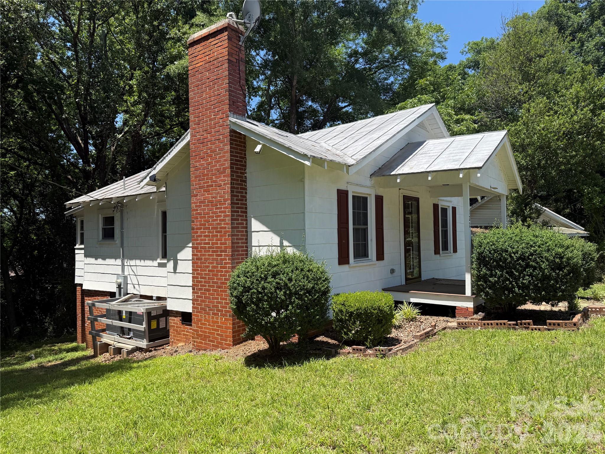 122 E Hargrave Street Property Photo 2