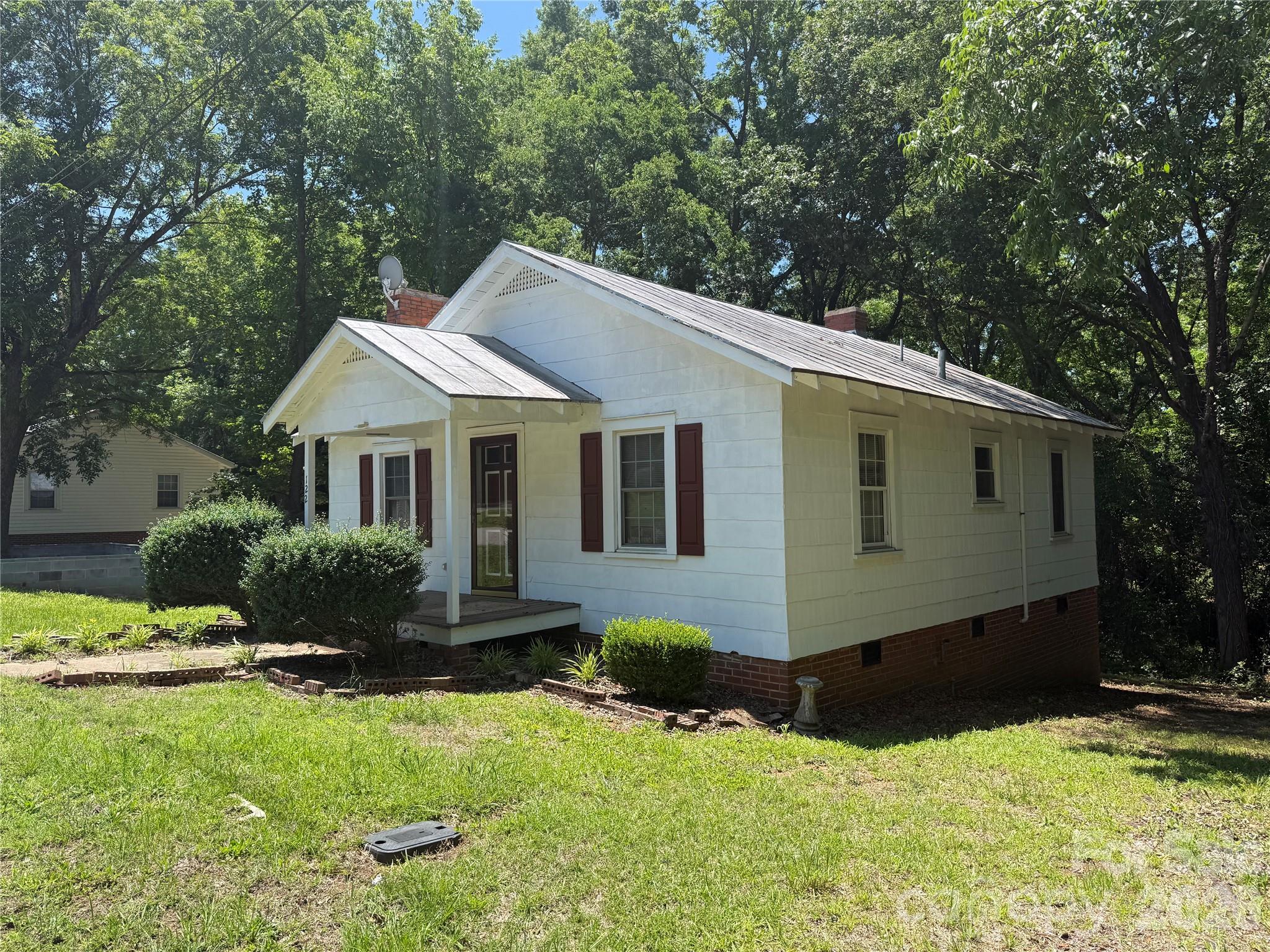 122 E Hargrave Street Property Photo 3