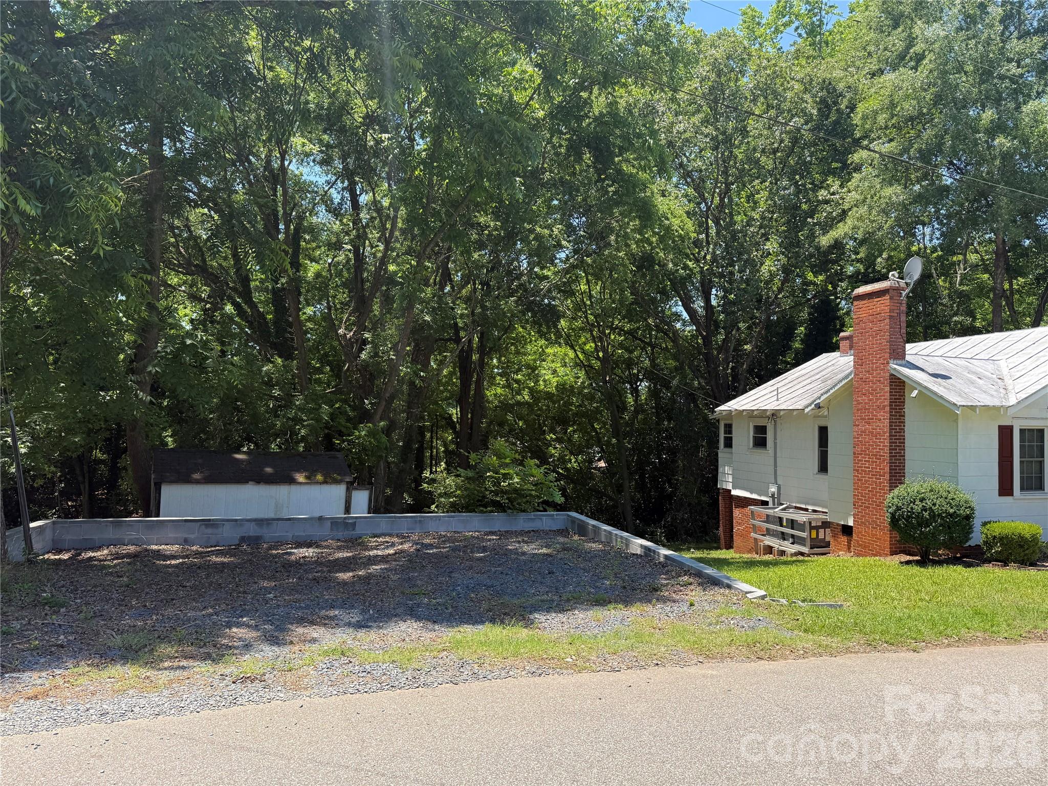 122 E Hargrave Street Property Photo 5