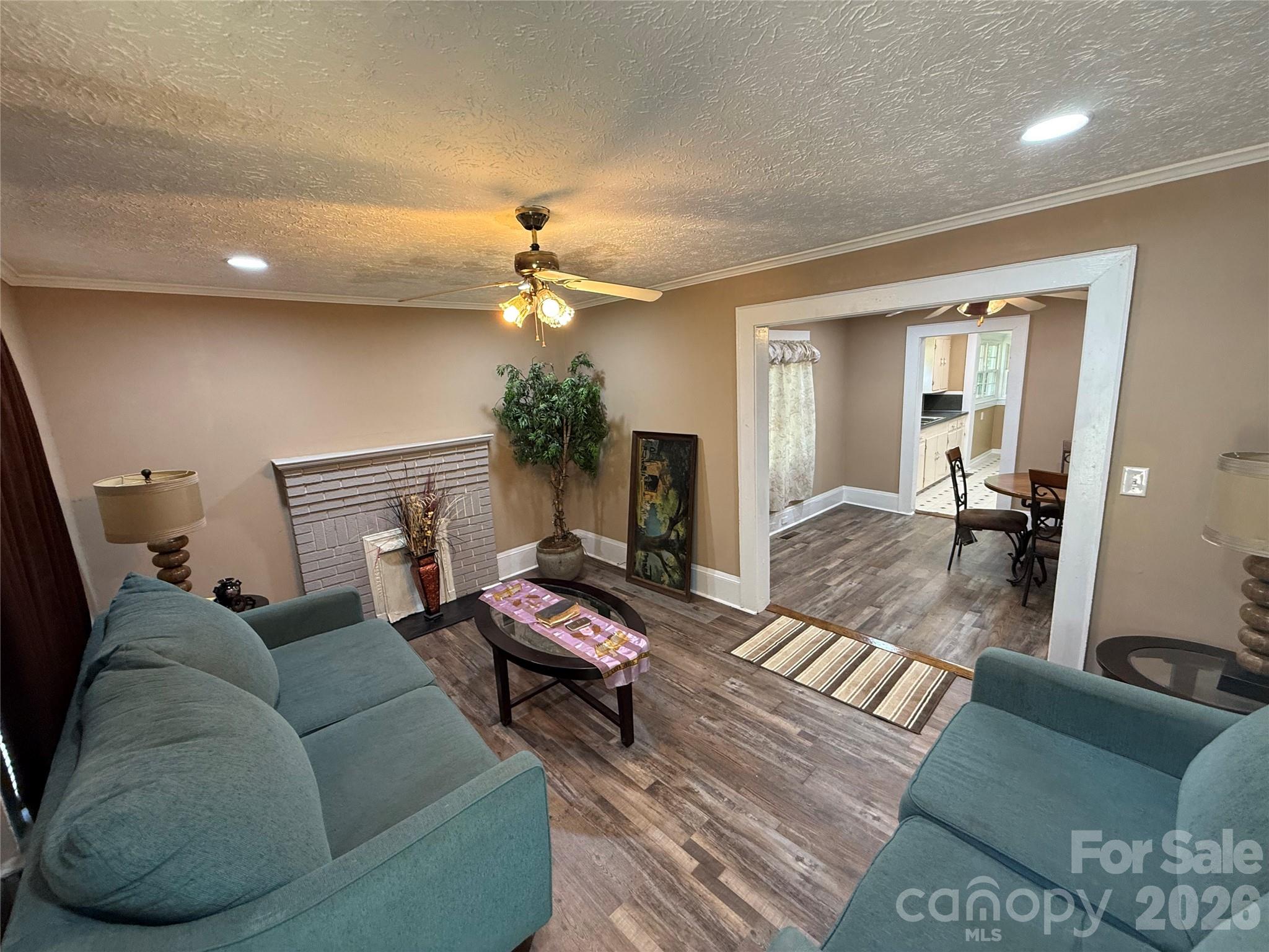 122 E Hargrave Street Property Photo 6
