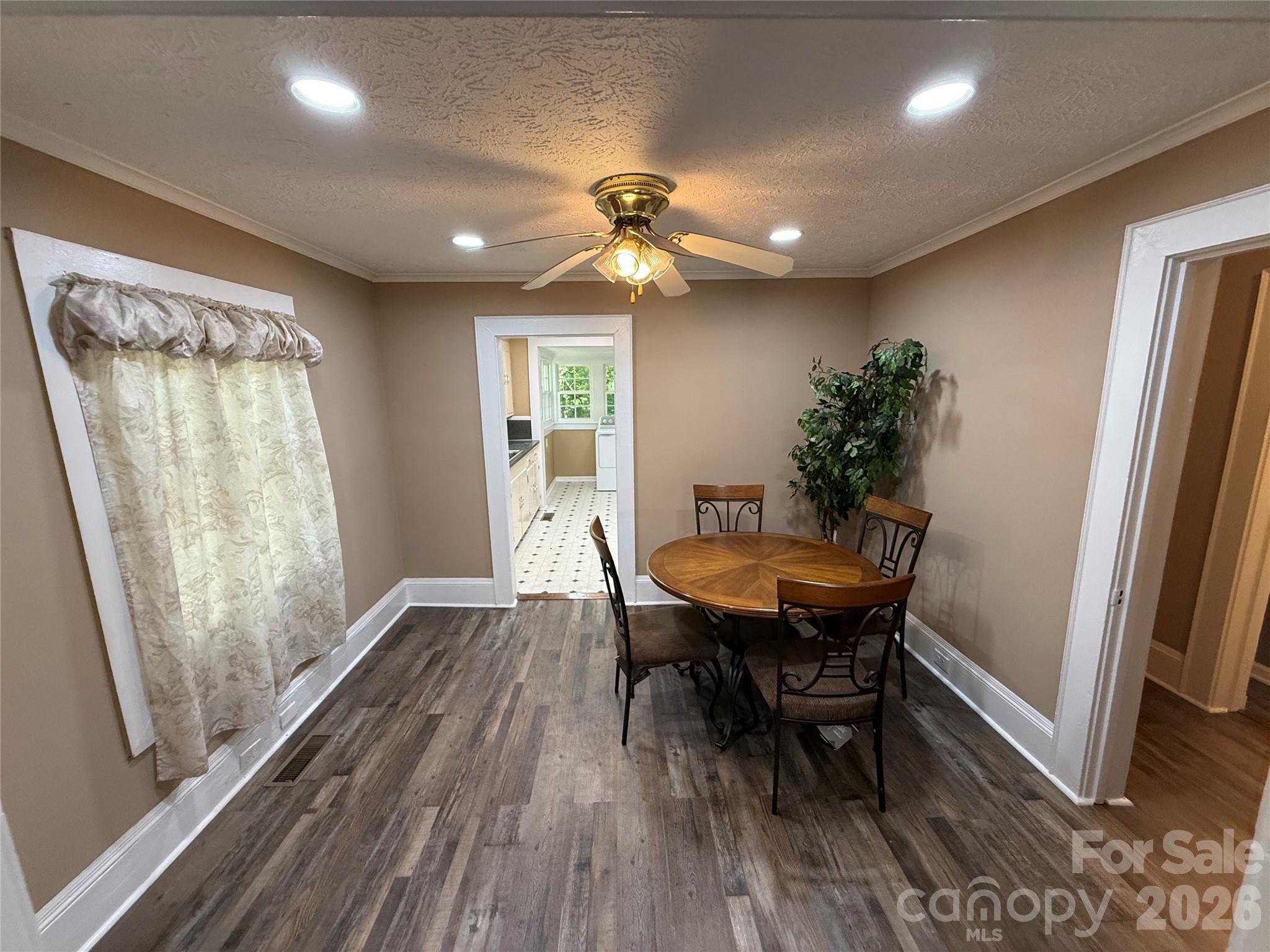 122 E Hargrave Street Property Photo 11