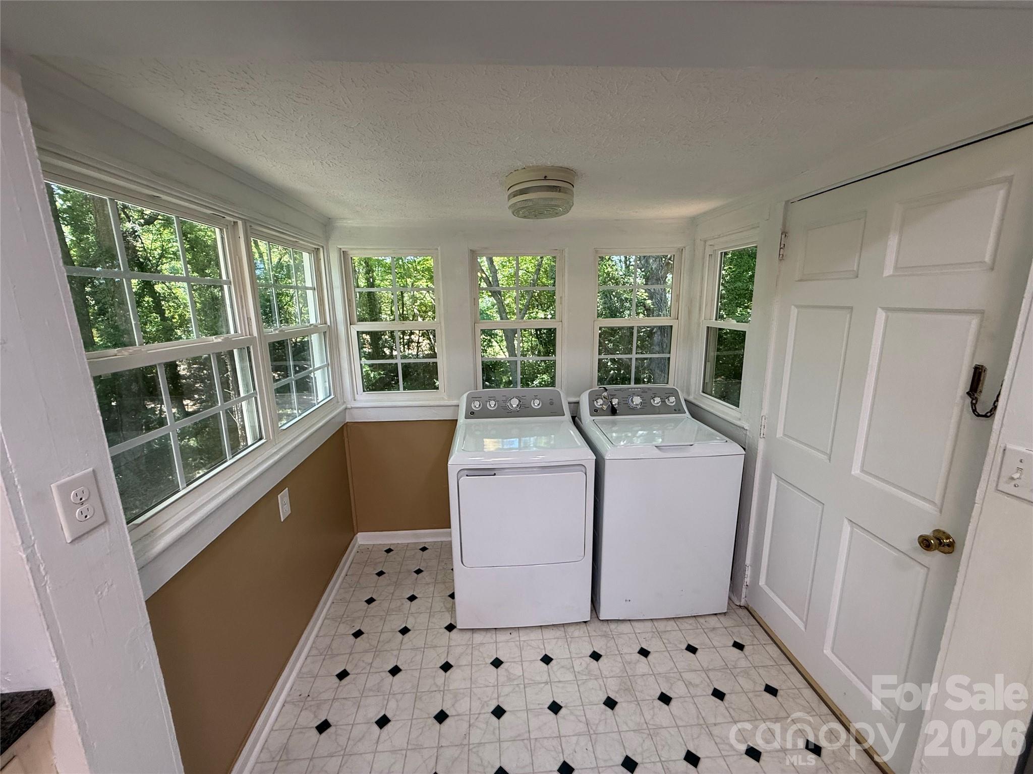 122 E Hargrave Street Property Photo 12