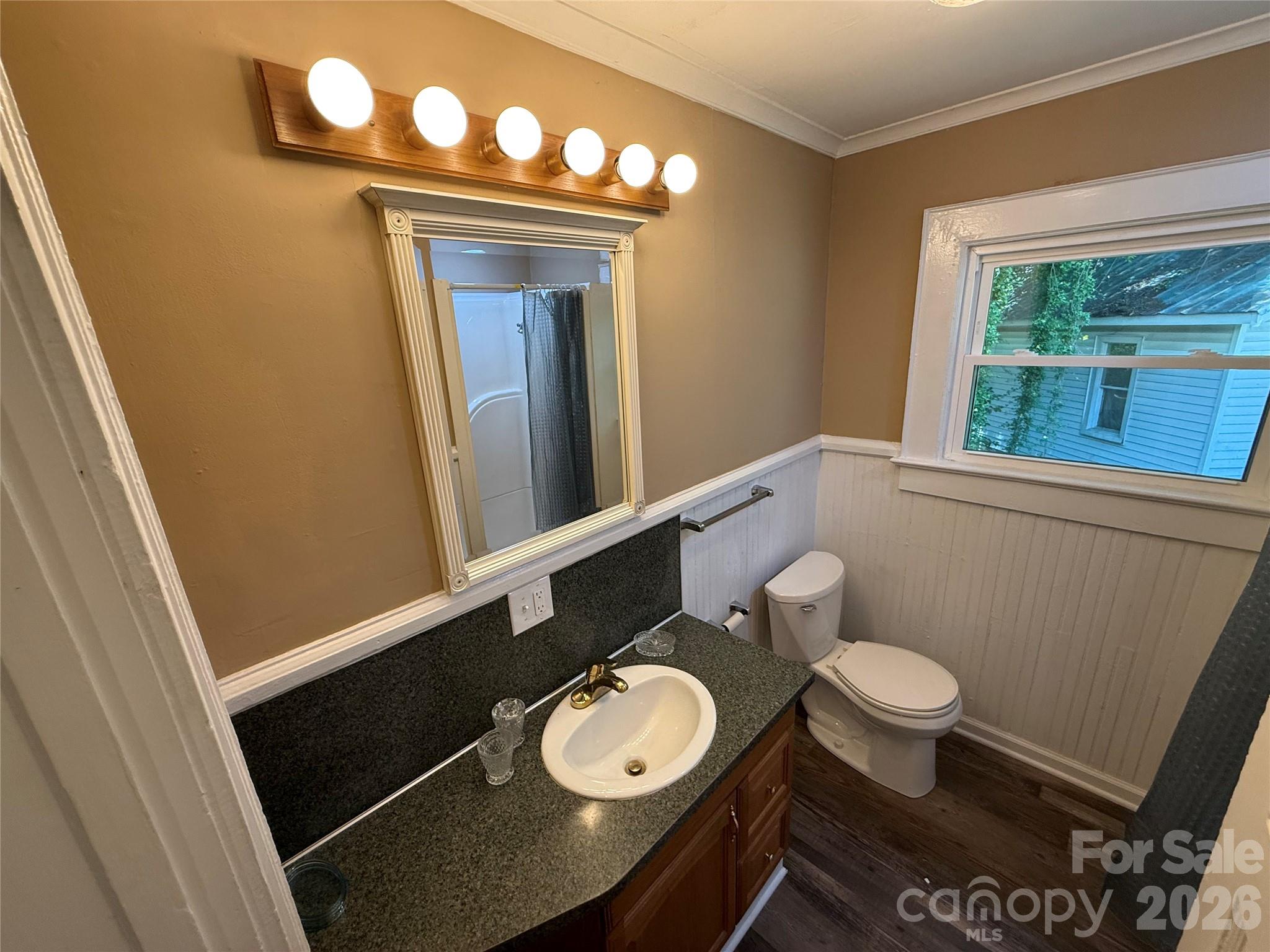 122 E Hargrave Street Property Photo 16