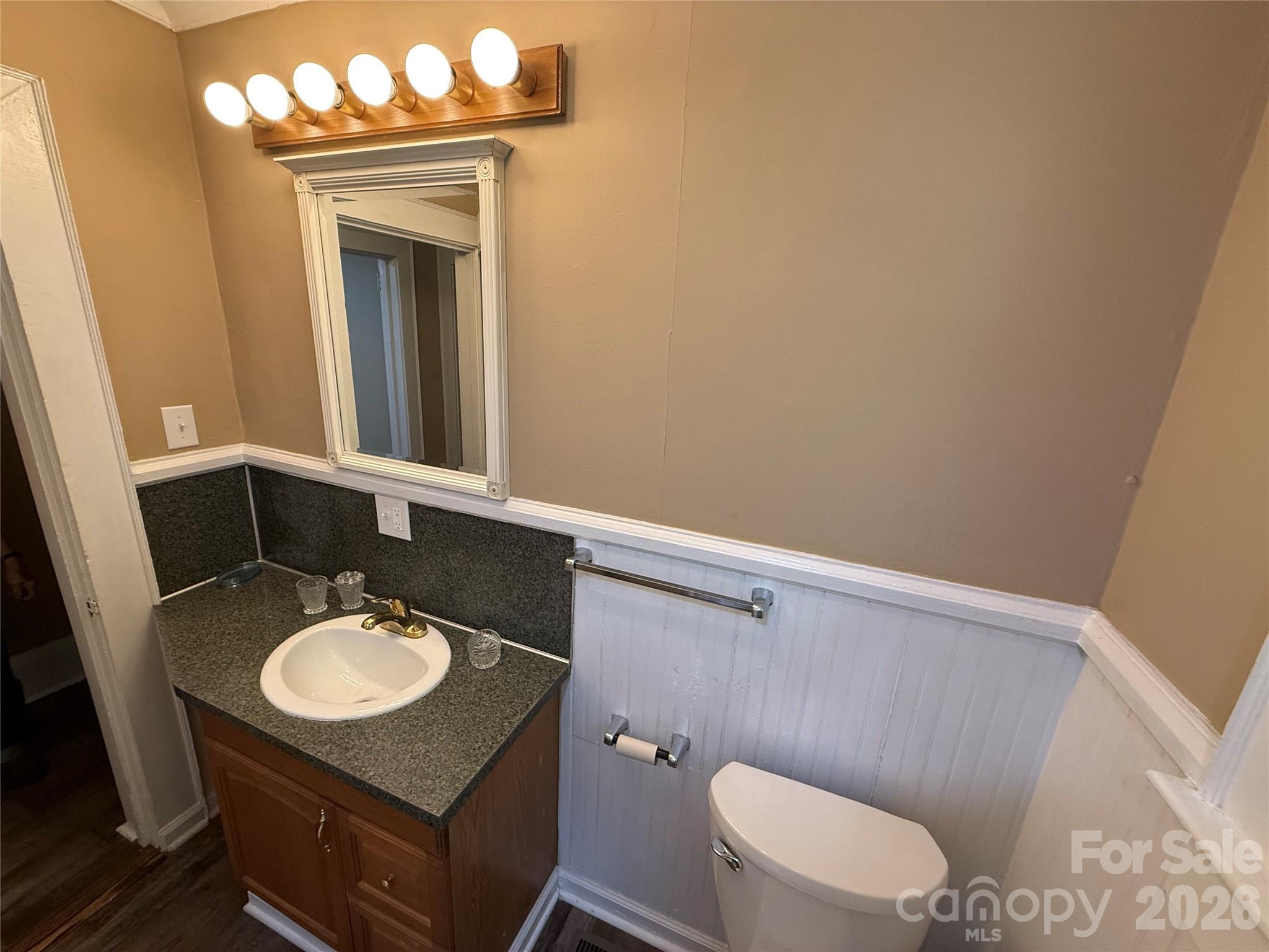 122 E Hargrave Street Property Photo 18