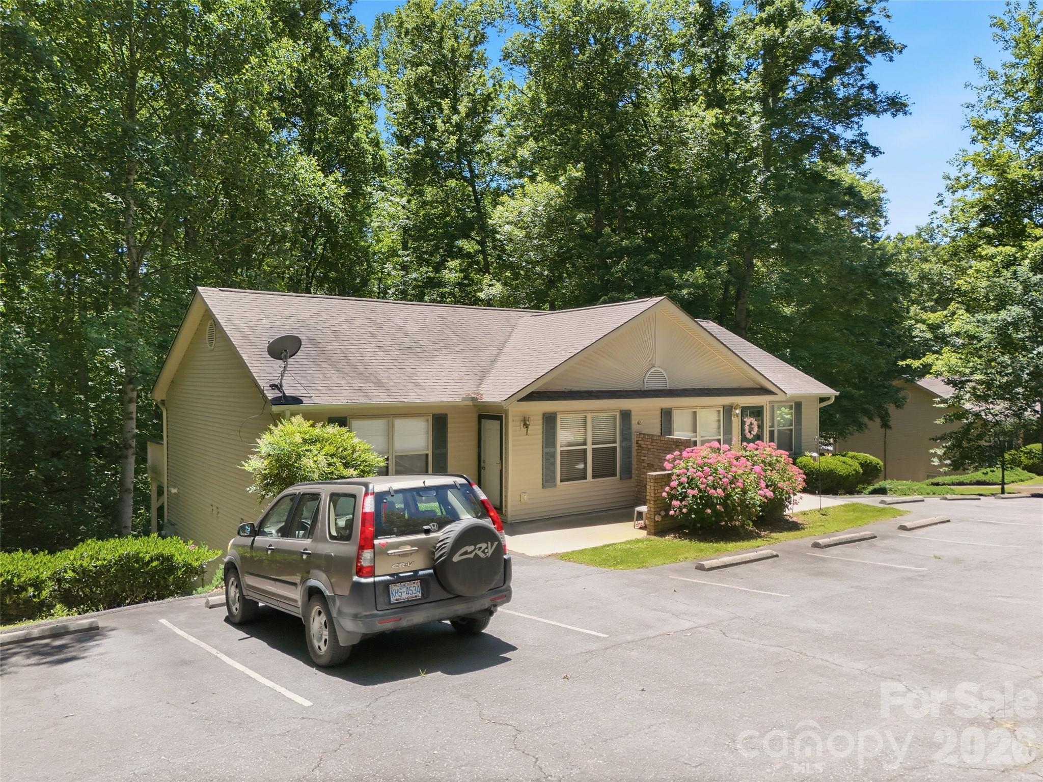 42 Queen Road D Property Photo 4