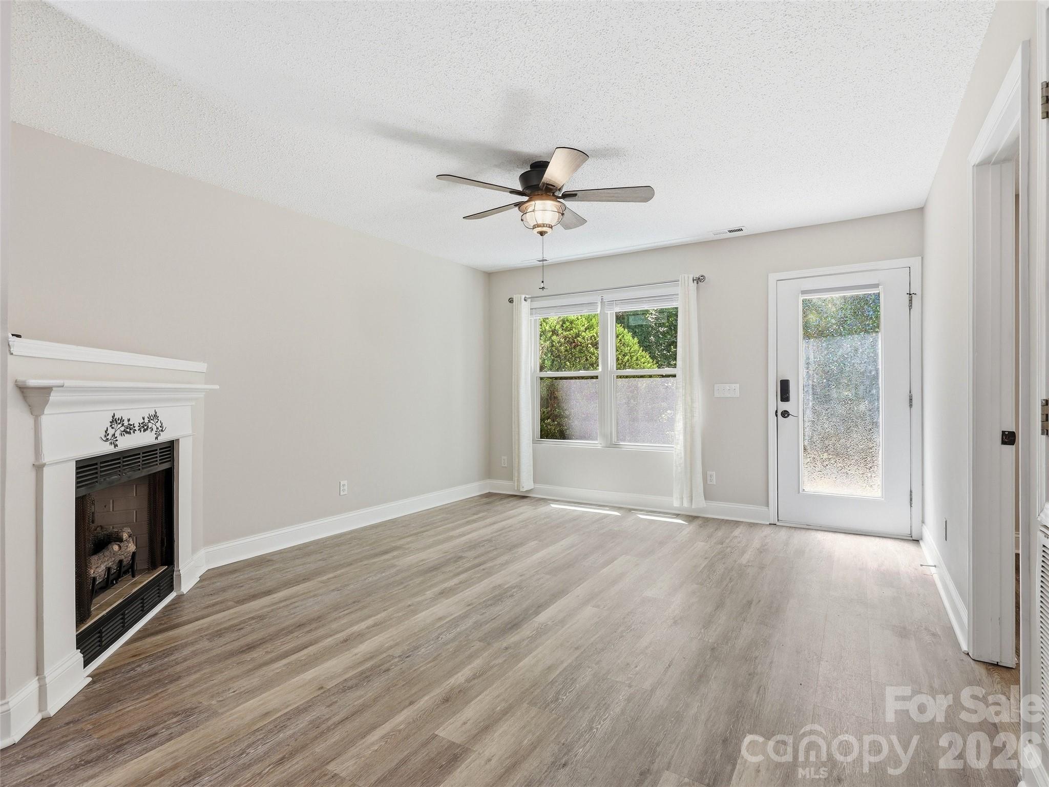 42 Queen Road D Property Photo 6