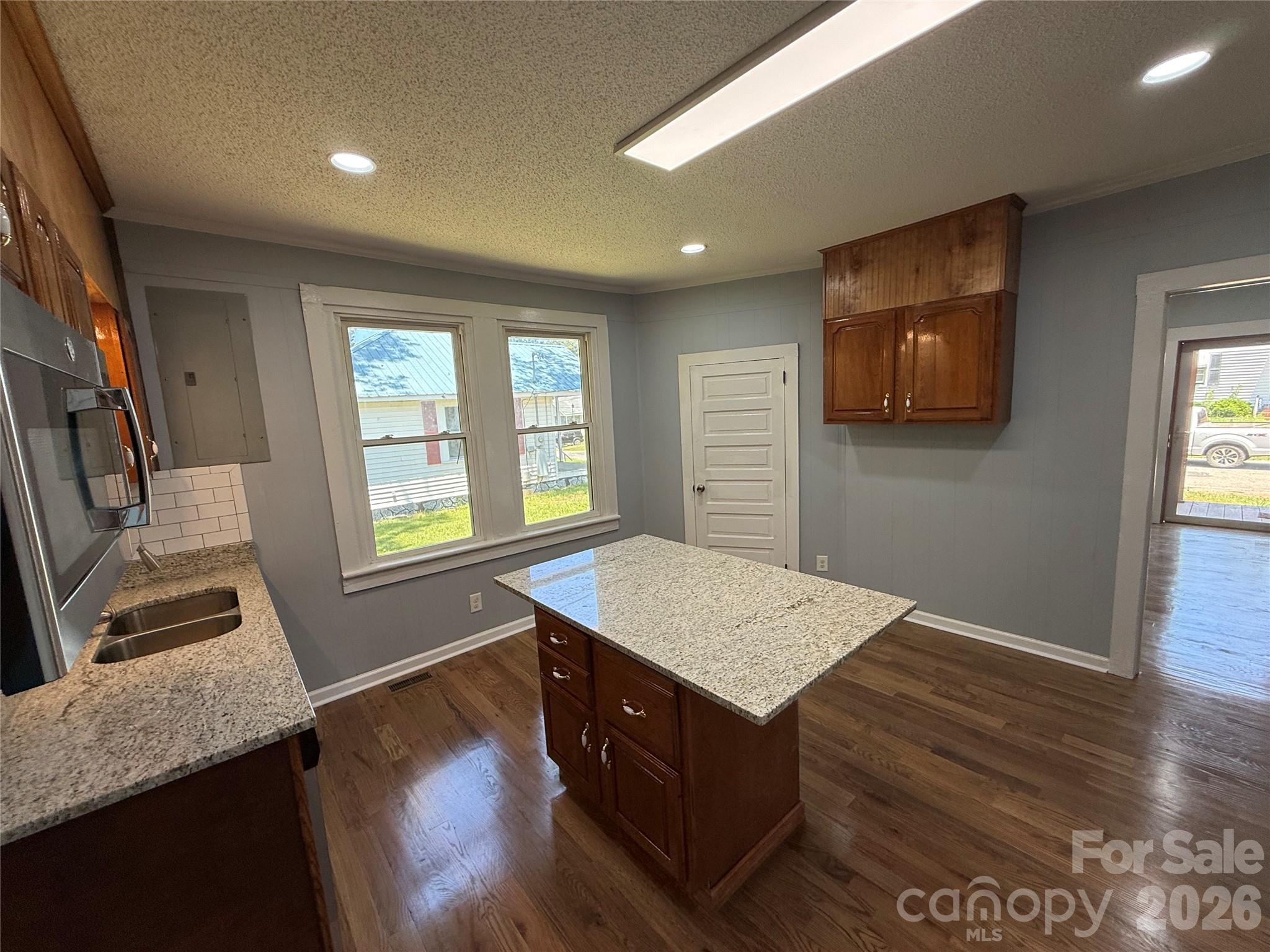 652 Cherry Street Property Photo 9