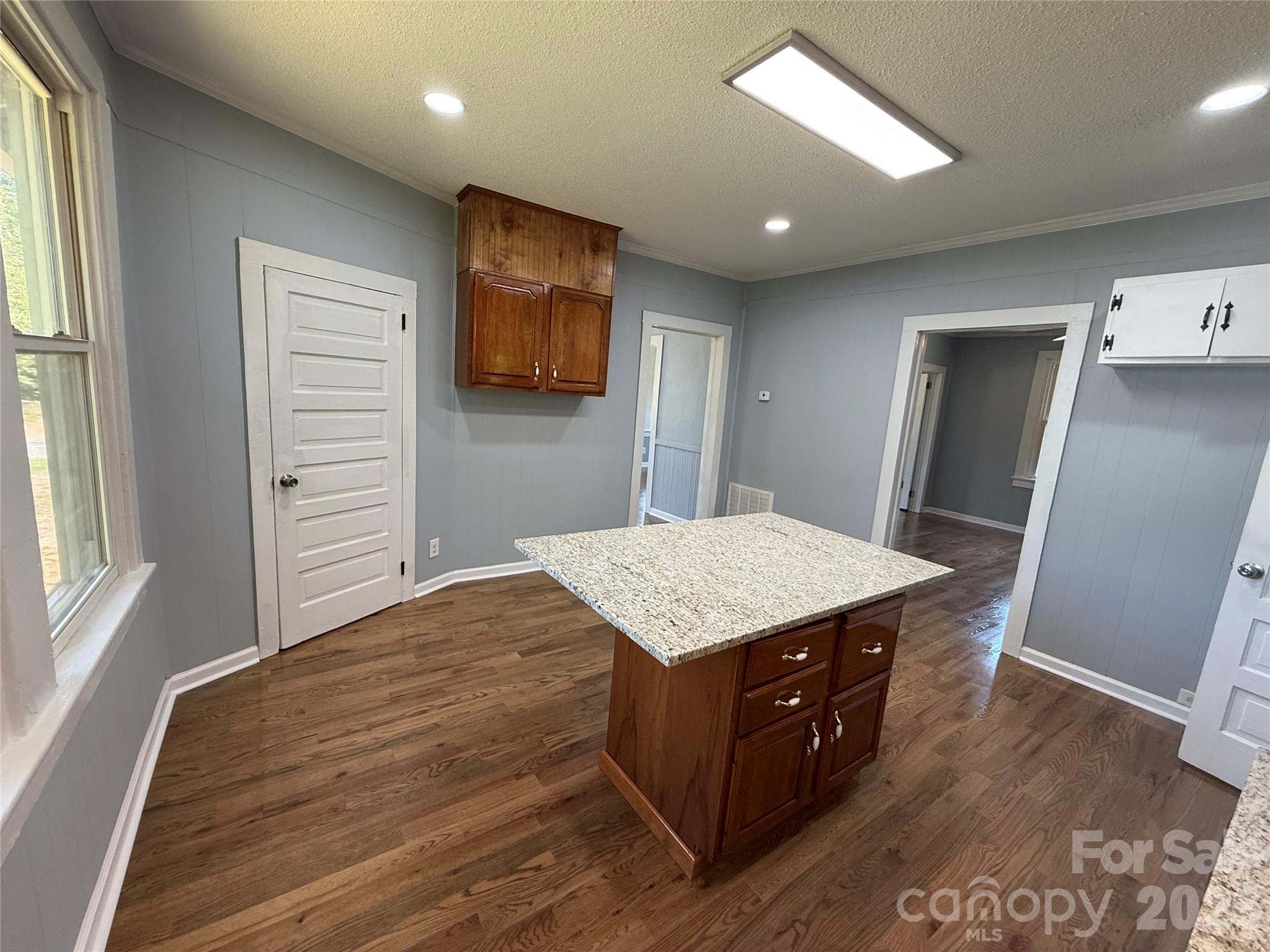 652 Cherry Street Property Photo 10