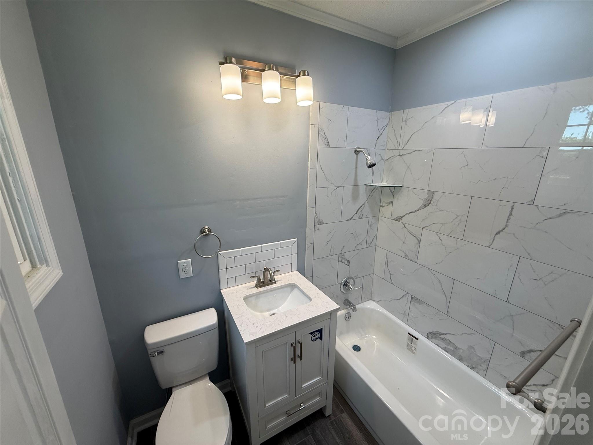 652 Cherry Street Property Photo 13