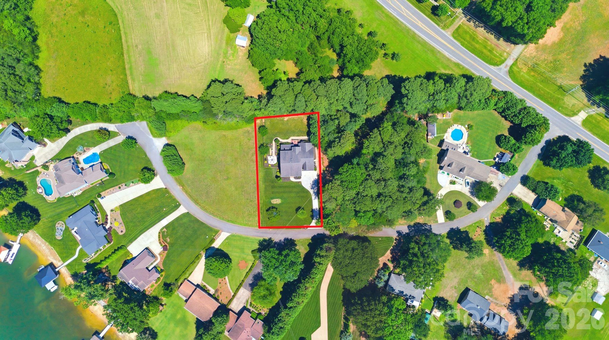 16000 Sunset Drive Property Photo 2