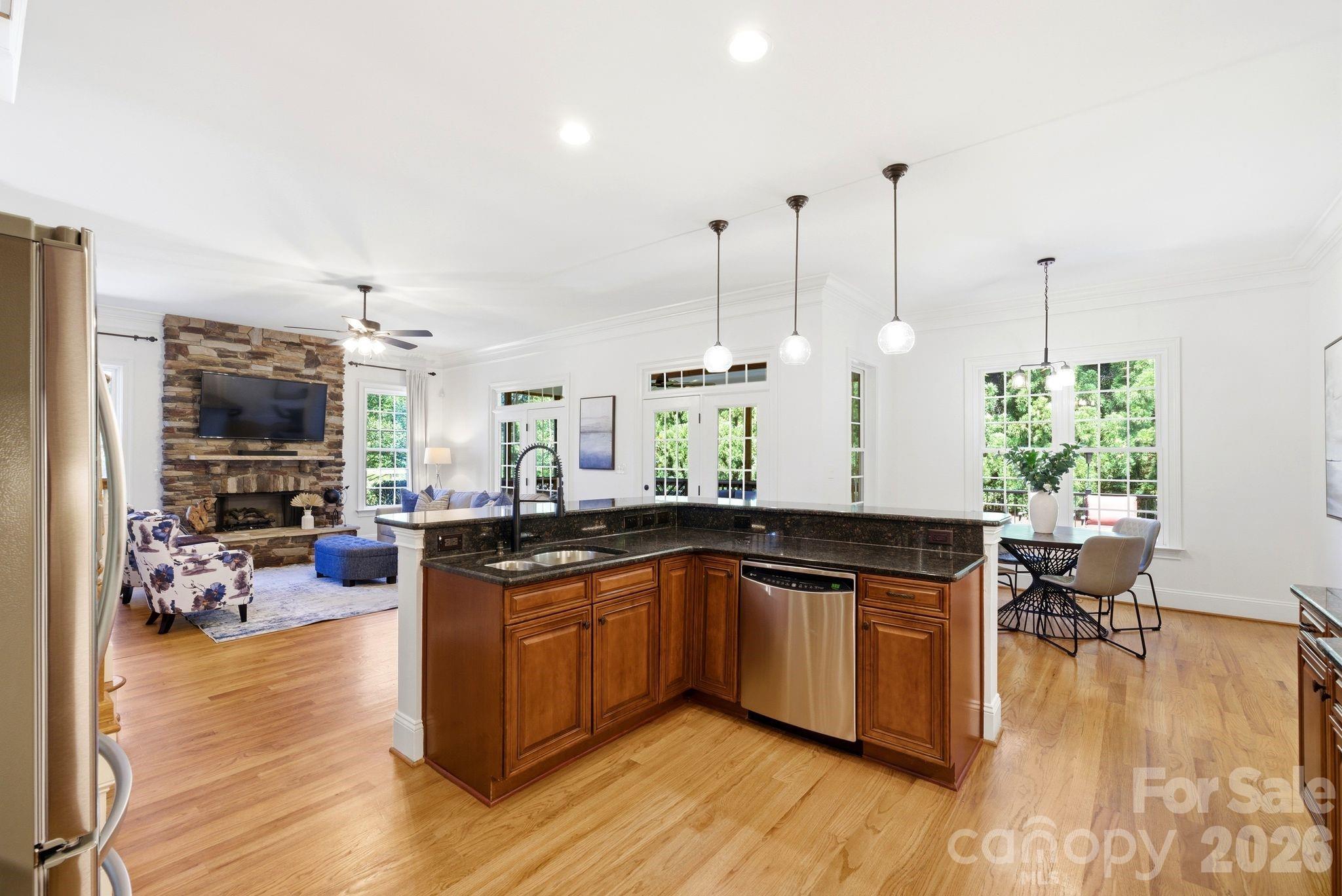 16000 Sunset Drive Property Photo 11