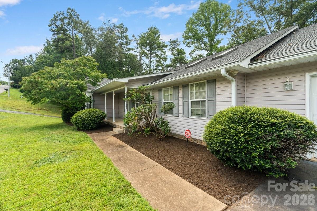 27 Red Maple Drive Property Photo 2