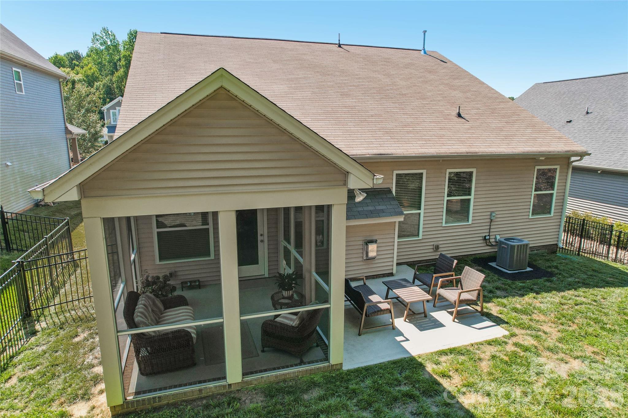 3198 Helmsley Court Property Photo 18