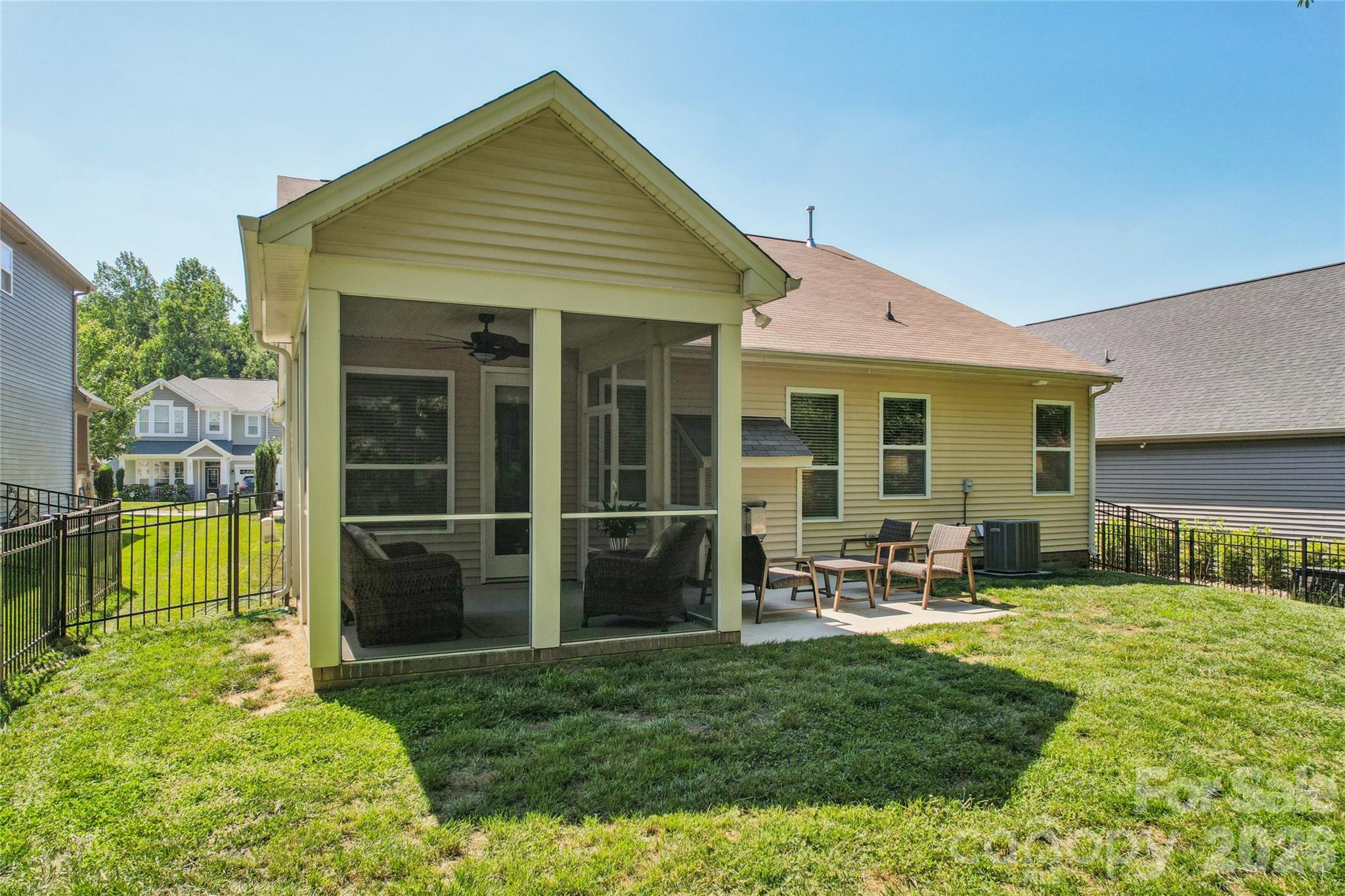 3198 Helmsley Court Property Photo 22