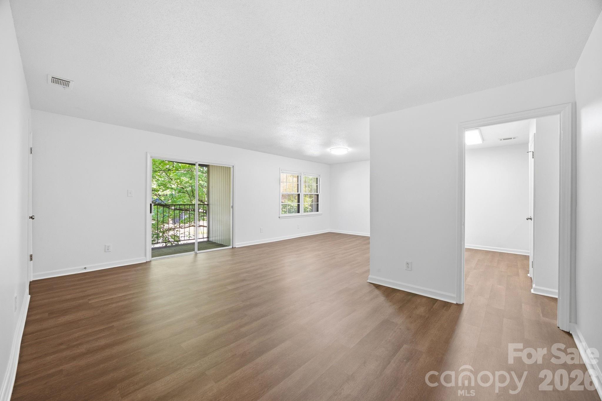 849 Nottingham Drive 61 Property Photo 4