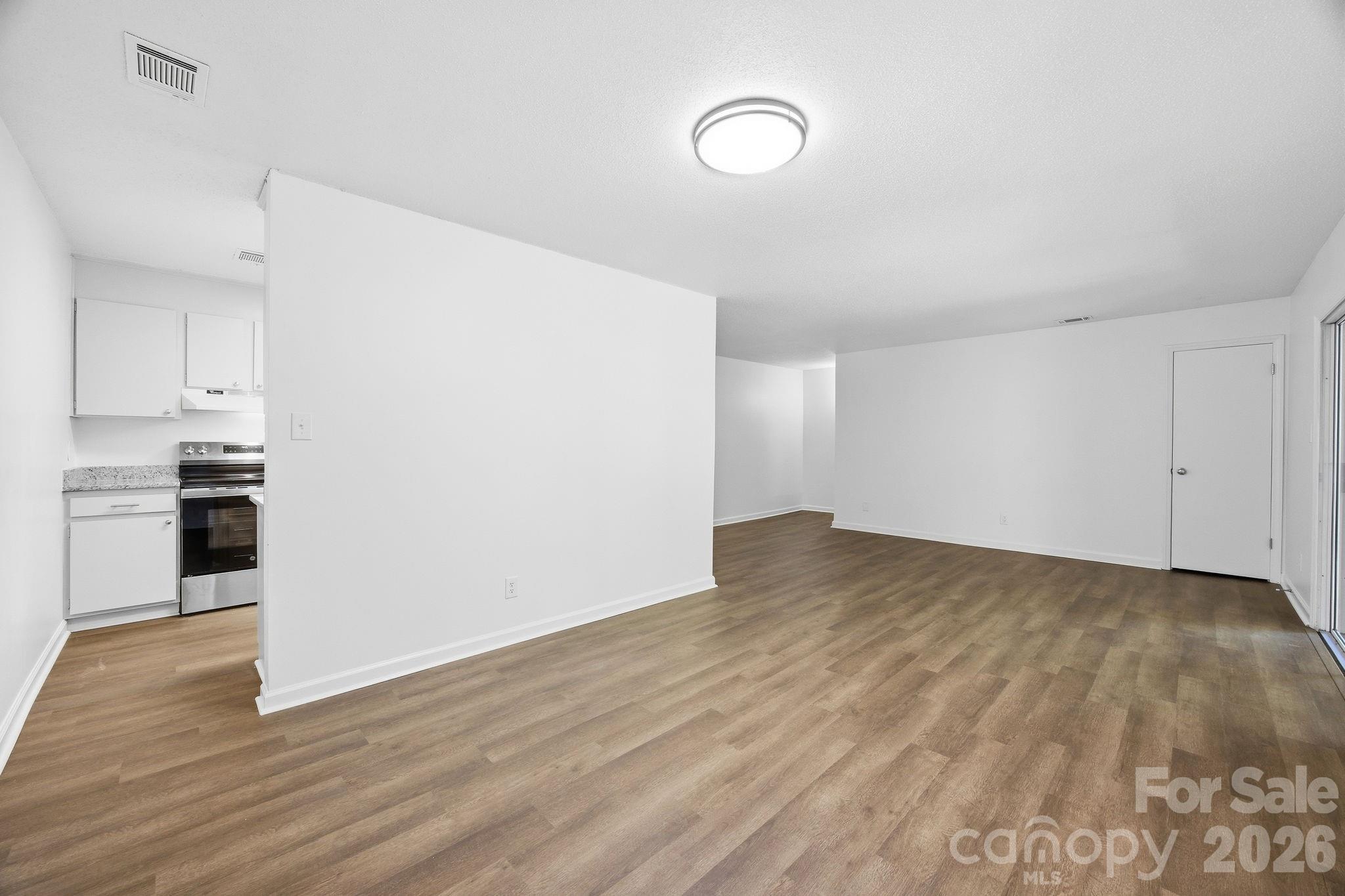 849 Nottingham Drive 61 Property Photo 10