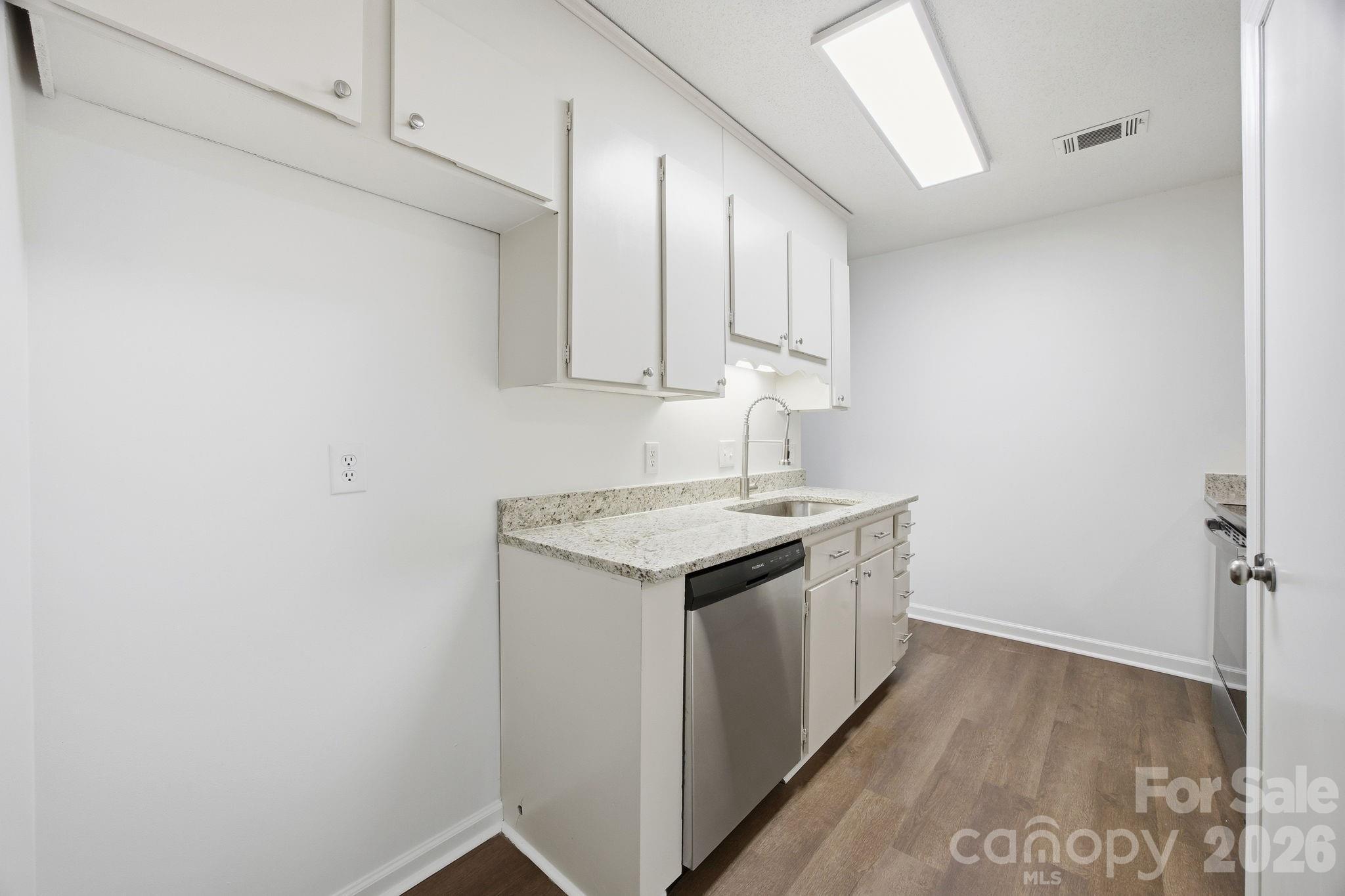 849 Nottingham Drive 61 Property Photo 13