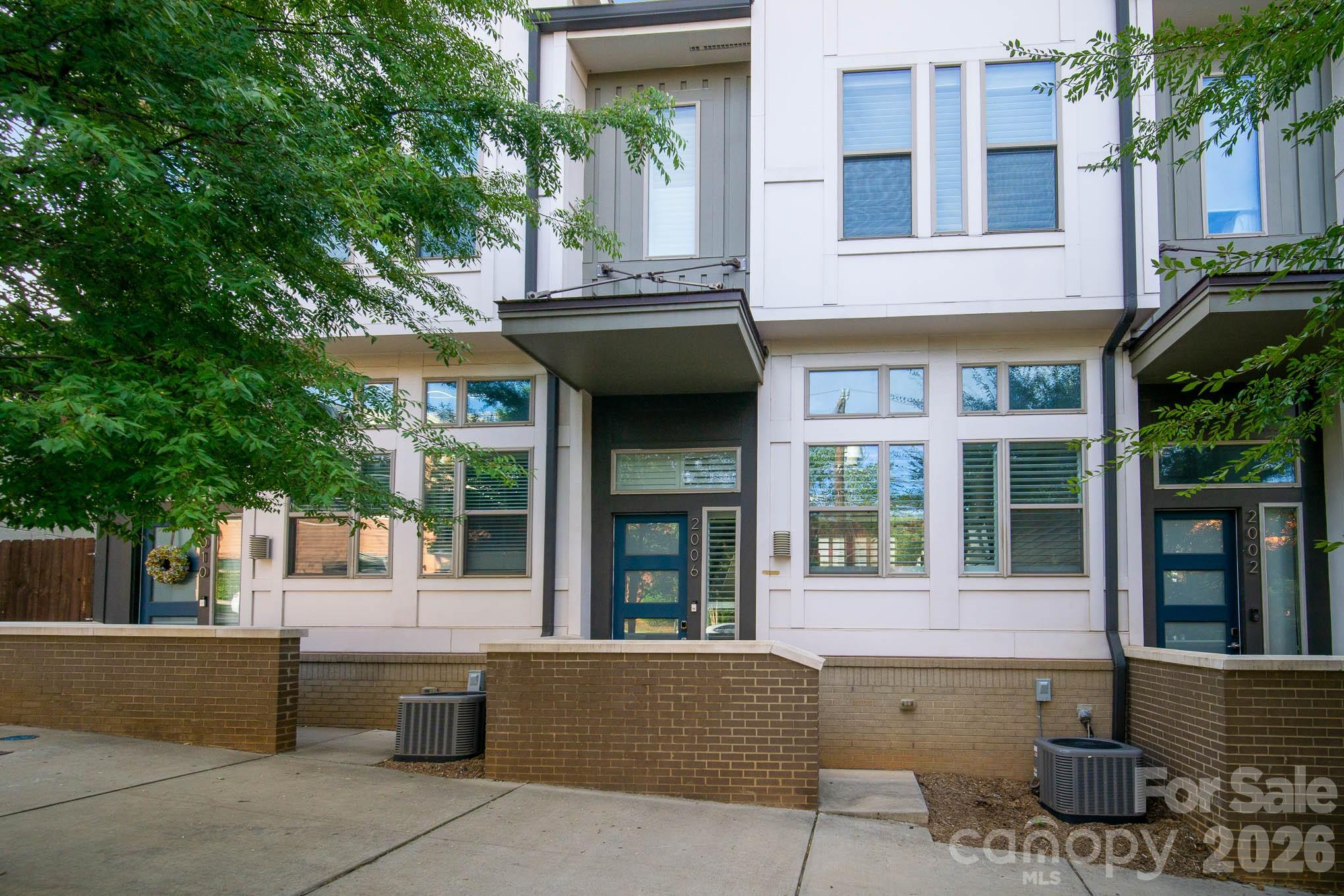 2006 Hawkins Street Property Photo 1