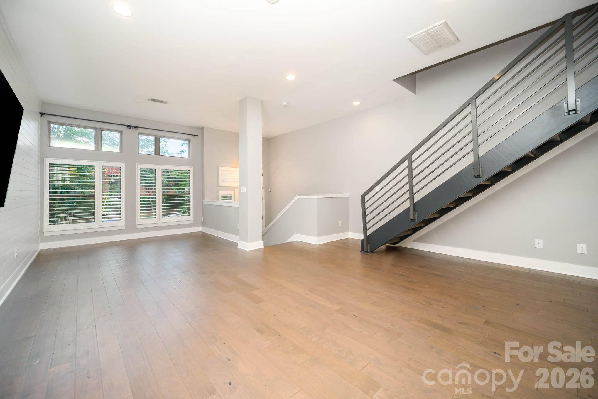 2006 Hawkins Street Property Photo 5