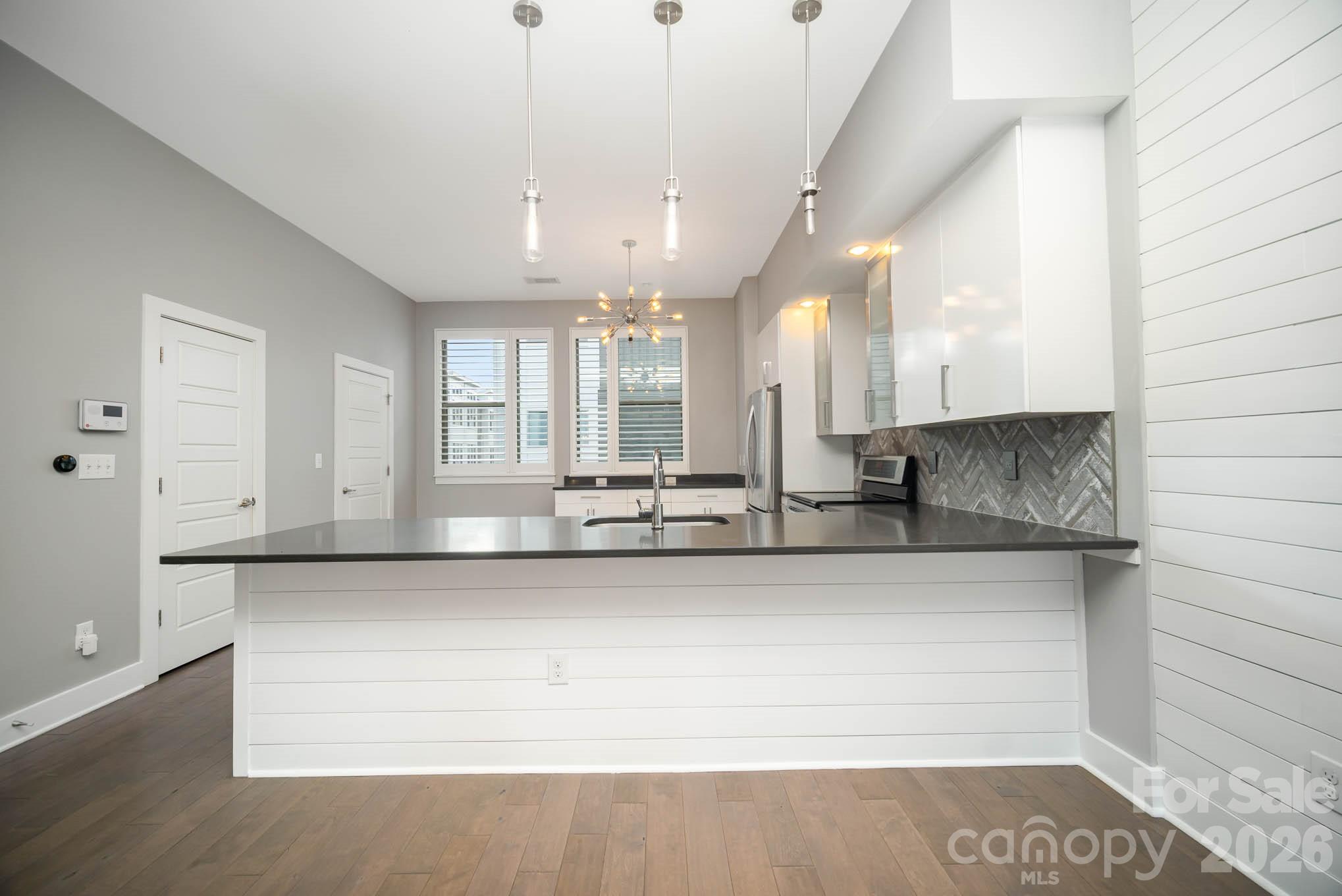 2006 Hawkins Street Property Photo 6