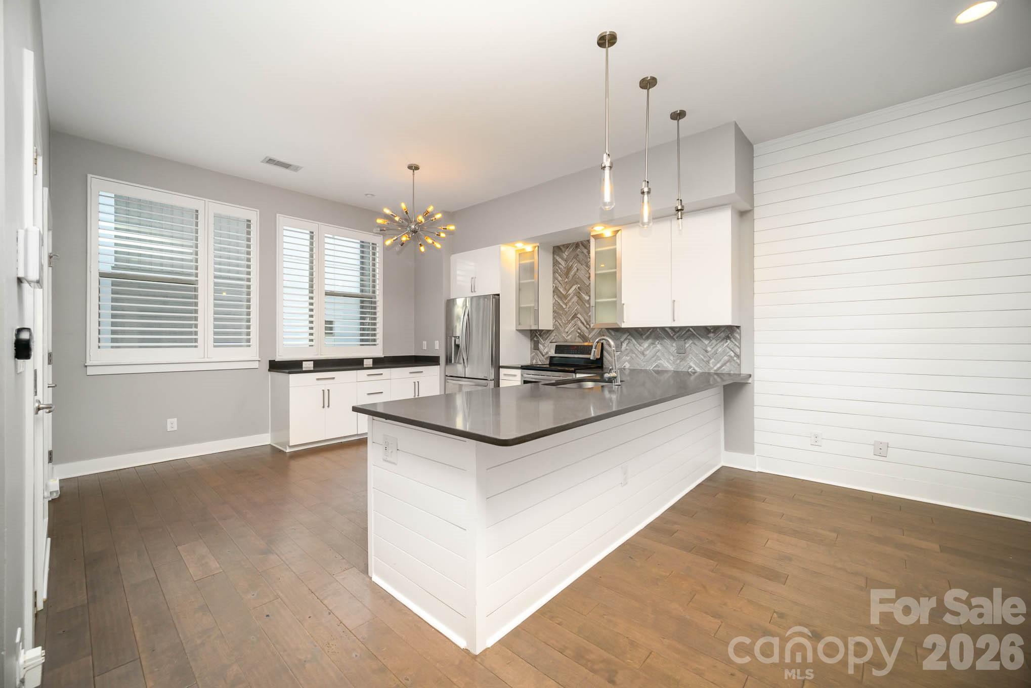 2006 Hawkins Street Property Photo 7