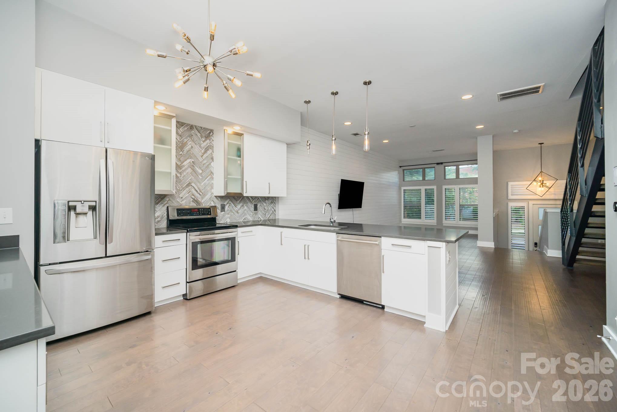 2006 Hawkins Street Property Photo 9