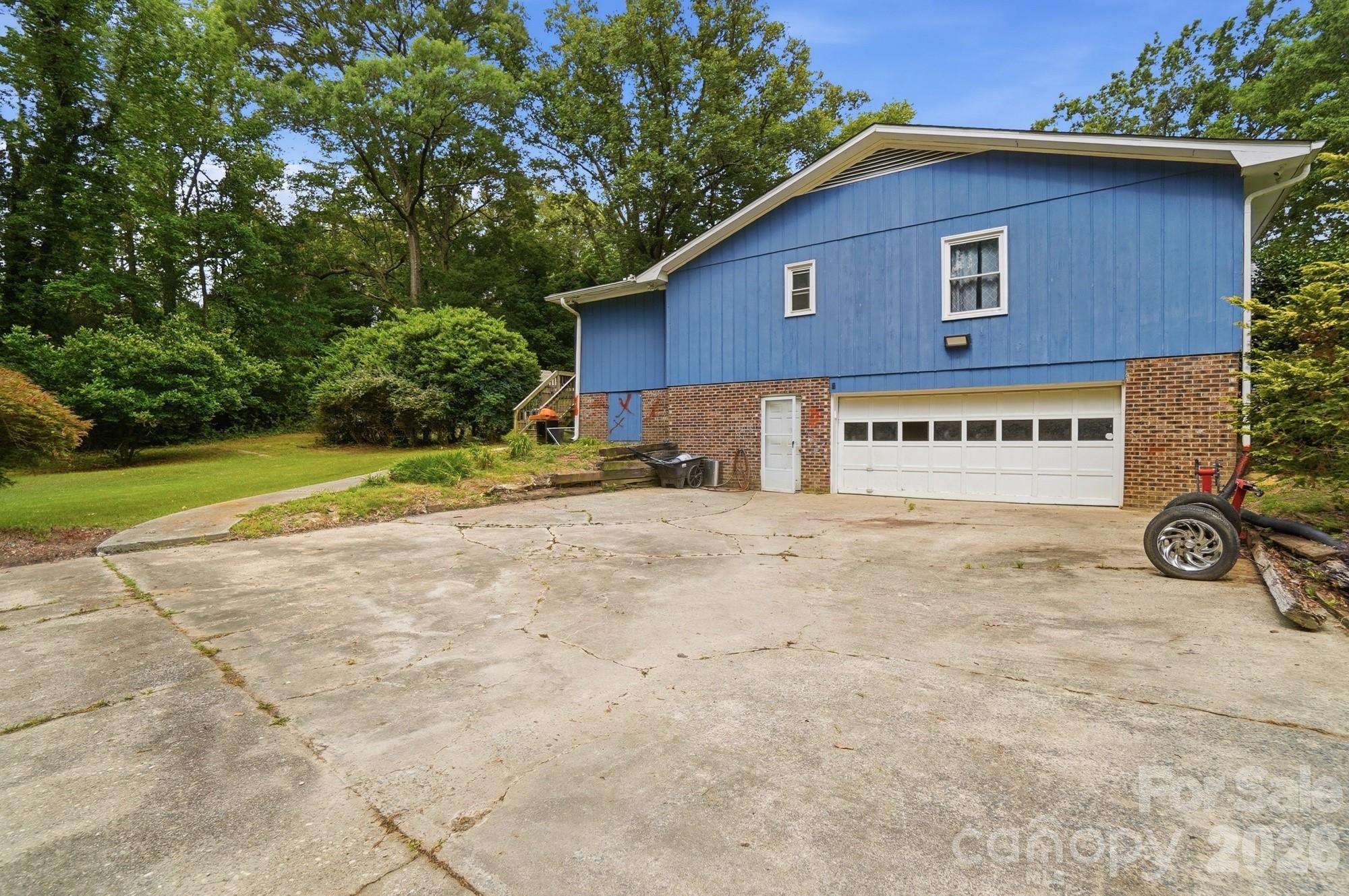 214 Griffin Lane Property Photo 5