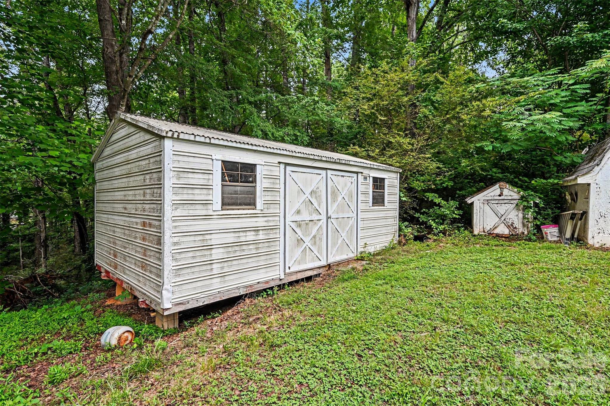 111 Oak Brook Drive Property Photo 23